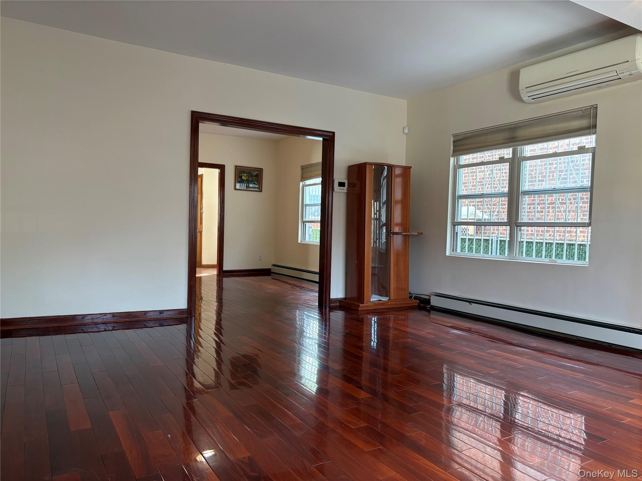 5115 Bowne Street Property Photo 8