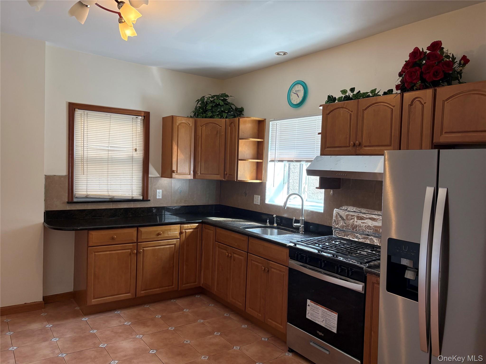 5115 Bowne Street Property Photo 9