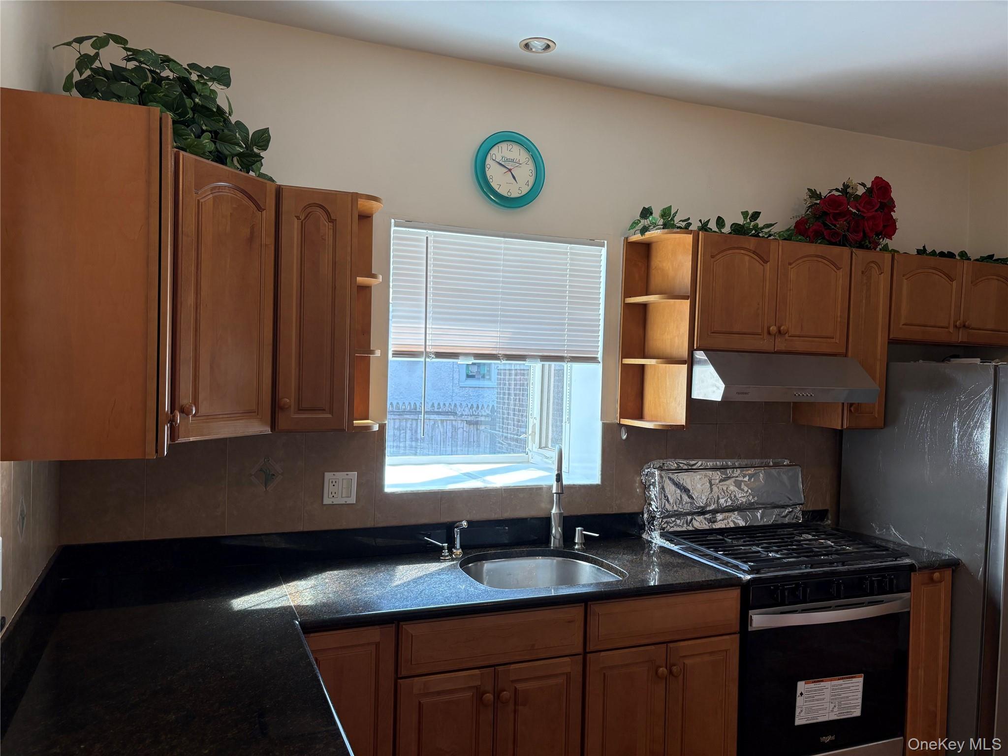 5115 Bowne Street Property Photo 10