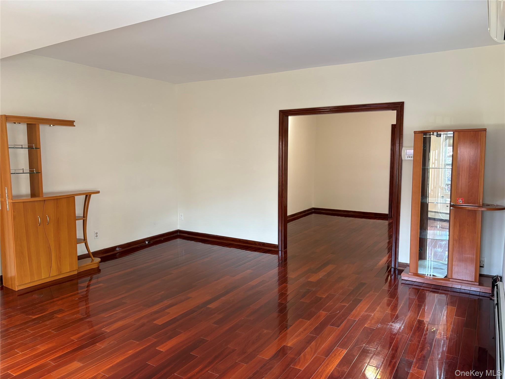 5115 Bowne Street Property Photo 13