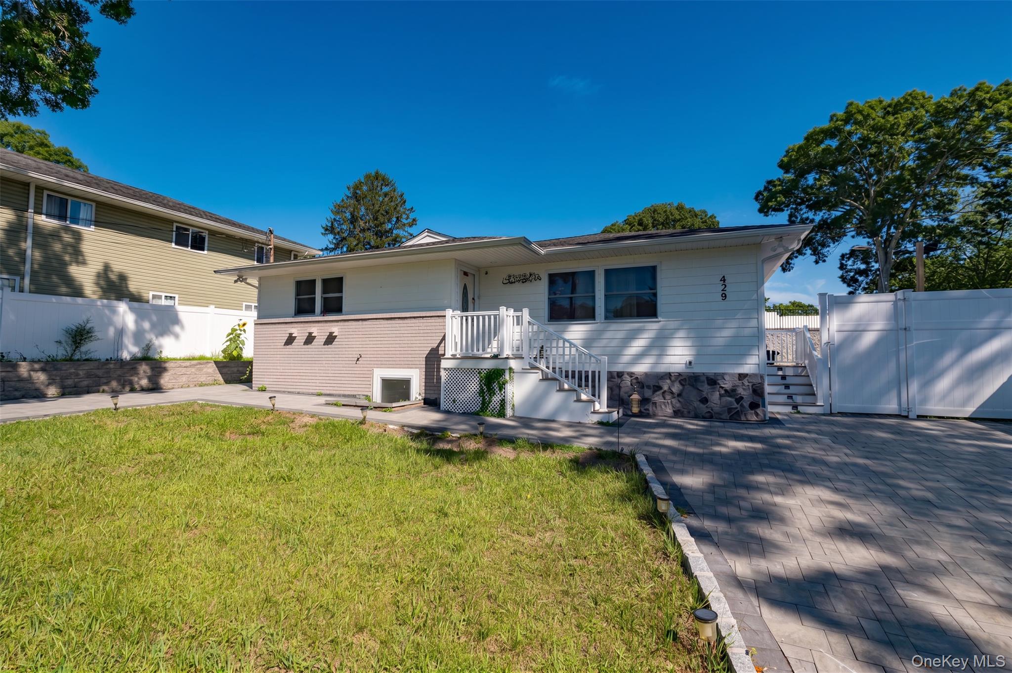 429 Ontario Street Property Photo 3