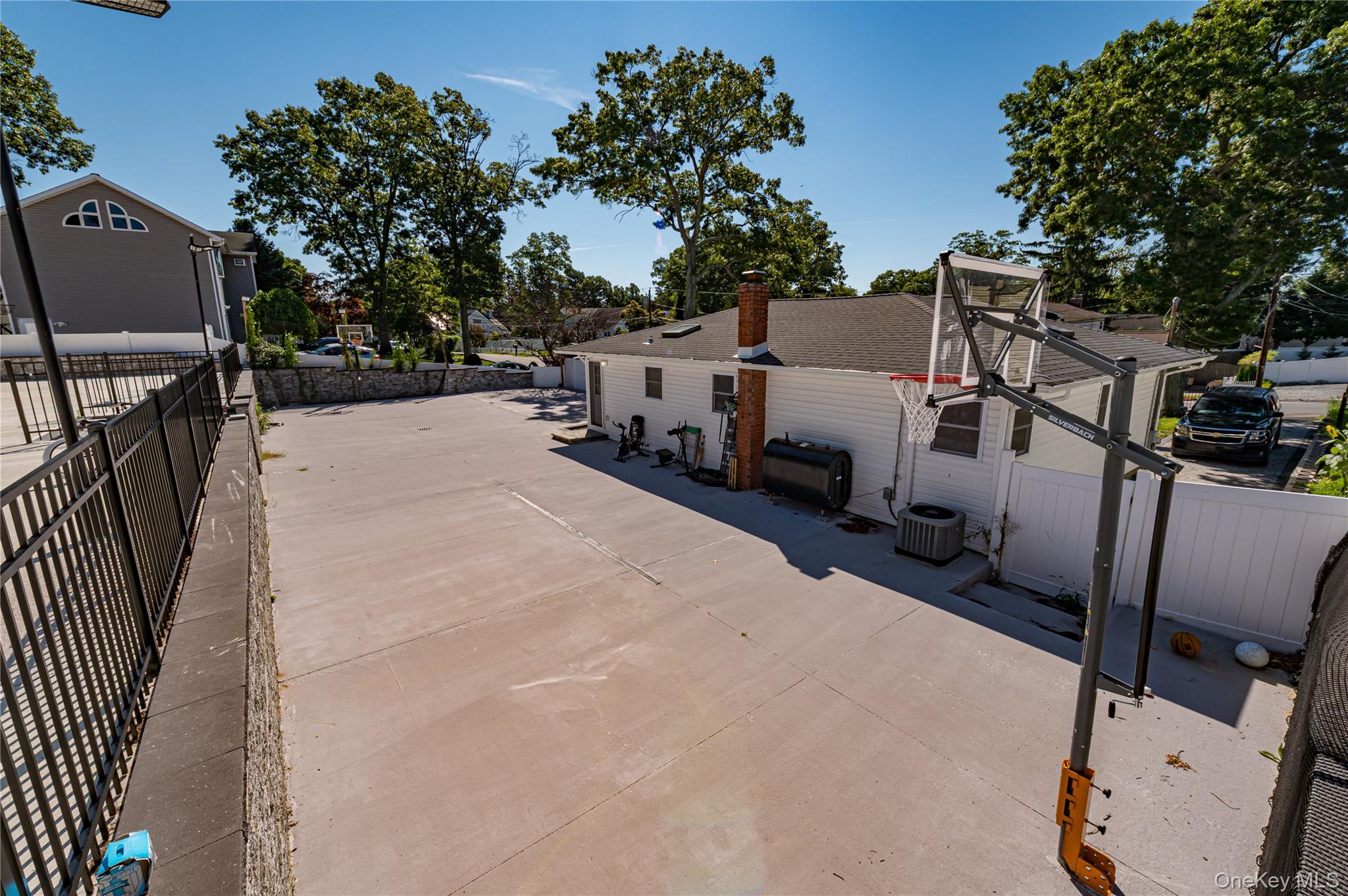 429 Ontario Street Property Photo 23