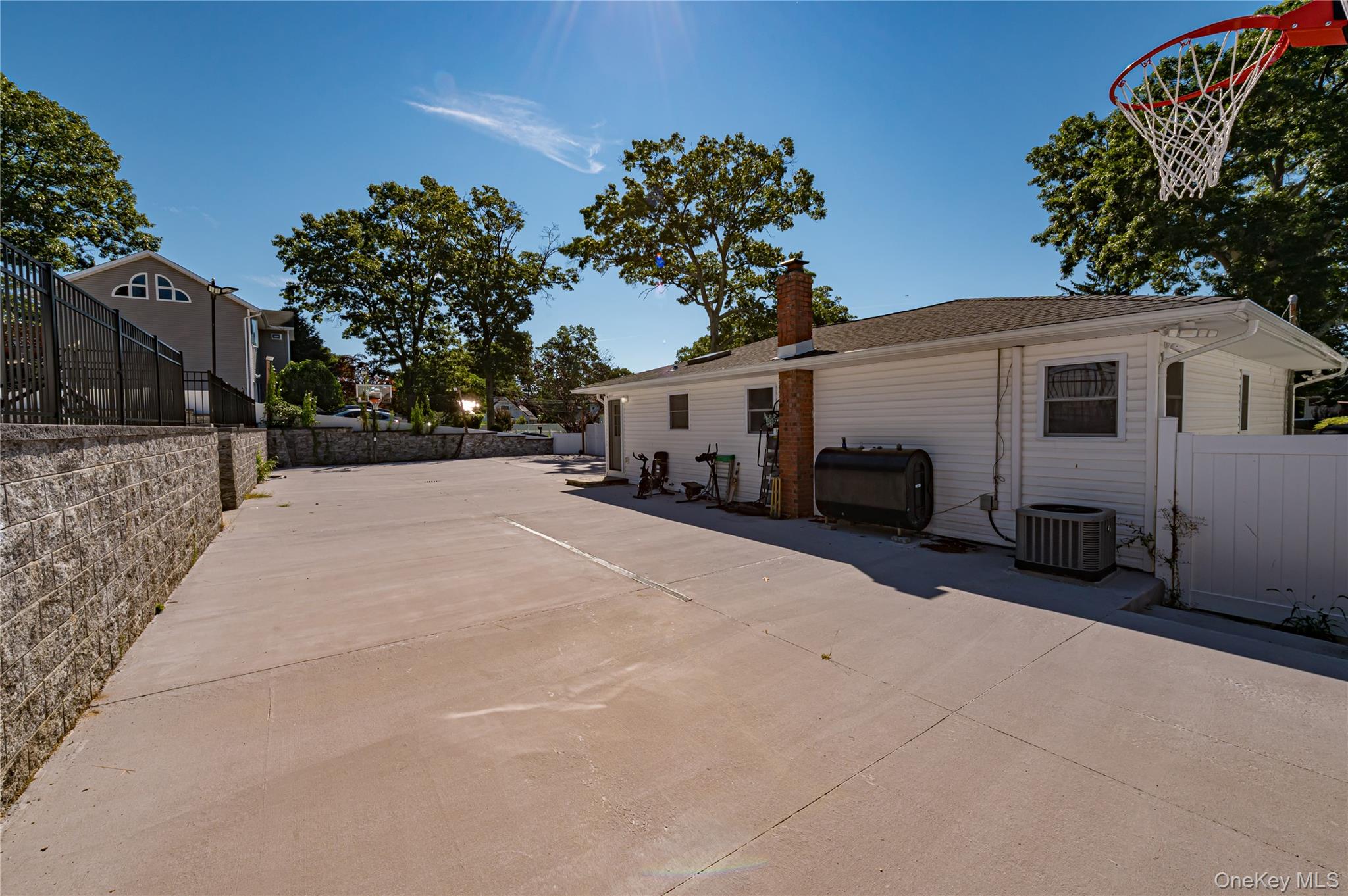 429 Ontario Street Property Photo 24