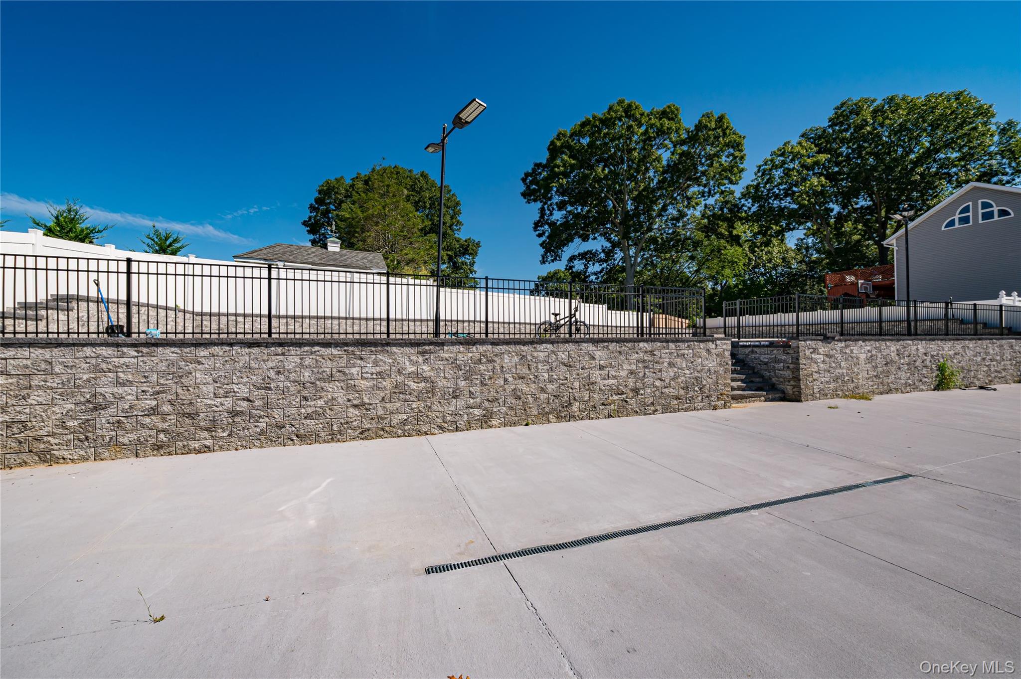 429 Ontario Street Property Photo 27
