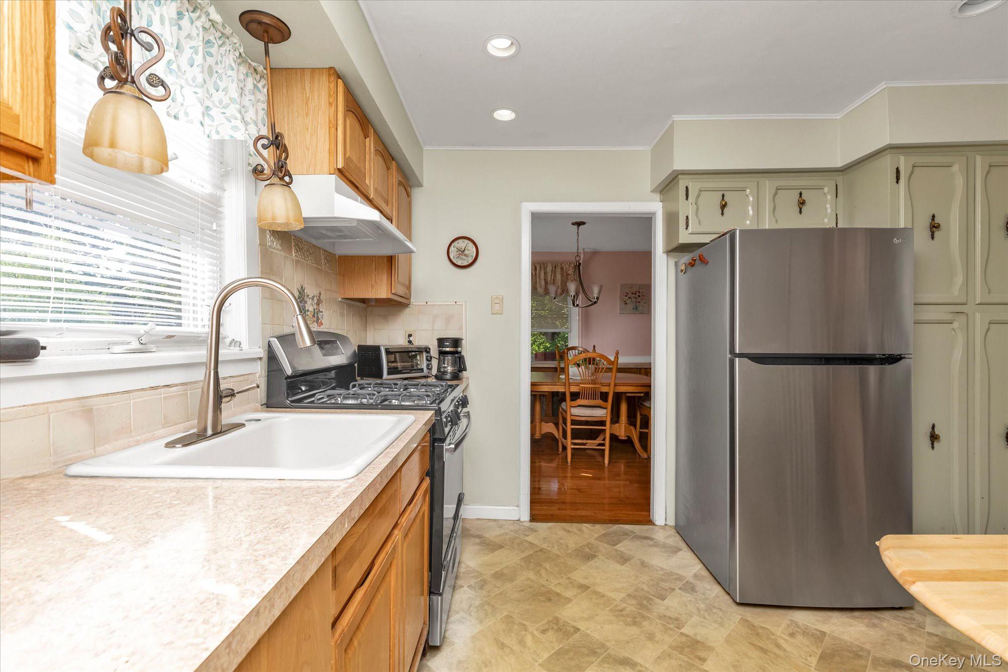 265 Schenck Avenue Property Photo 6
