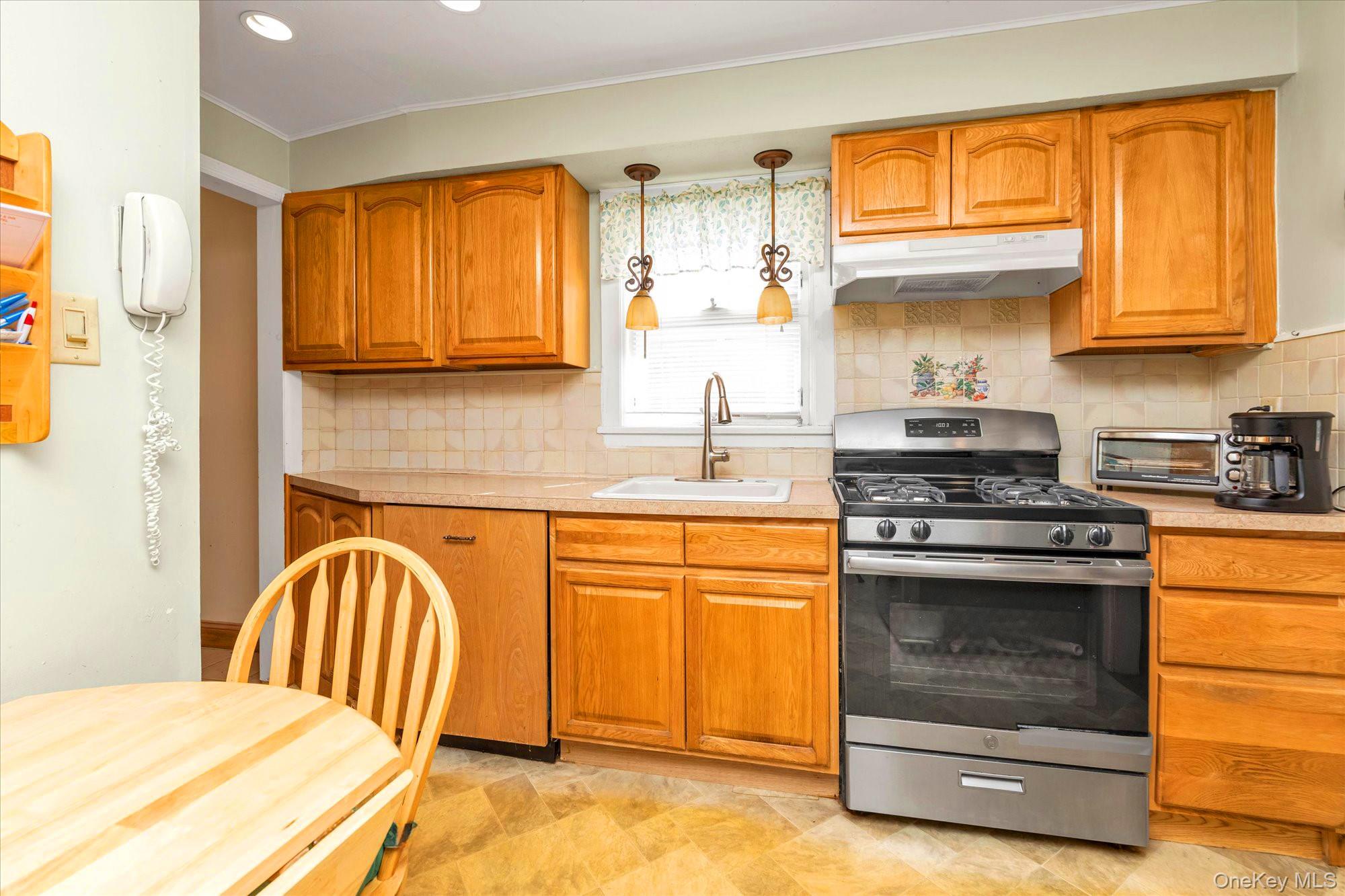 265 Schenck Avenue Property Photo 7