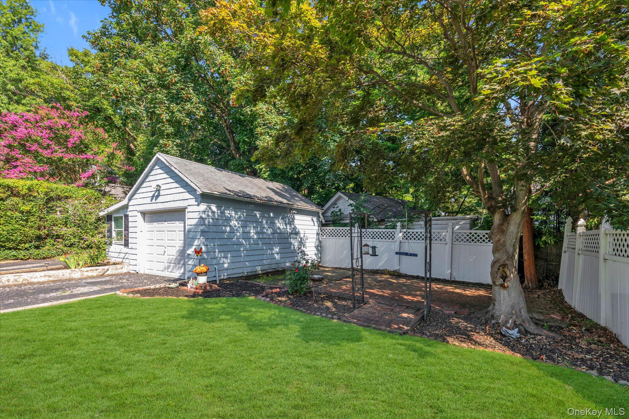 265 Schenck Avenue Property Photo 14