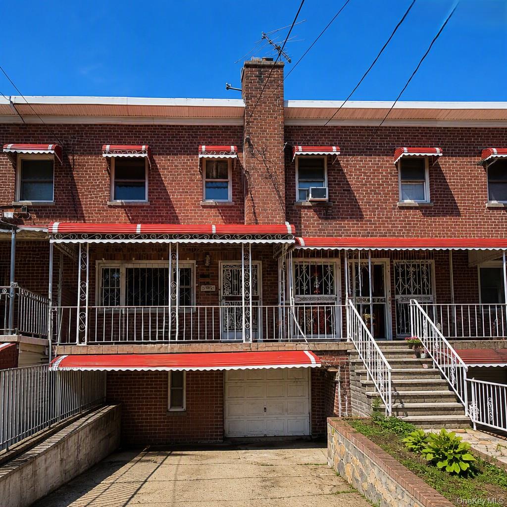 3029 Matthews Avenue