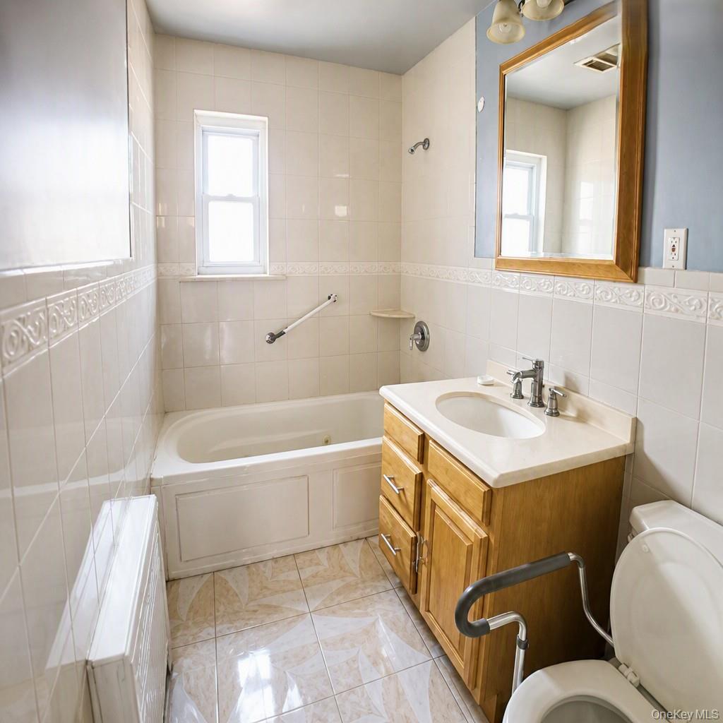 3029 Matthews Avenue Property Photo 5