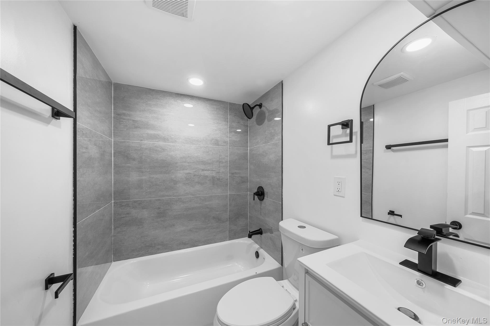 370 Locust Avenue Property Photo 23