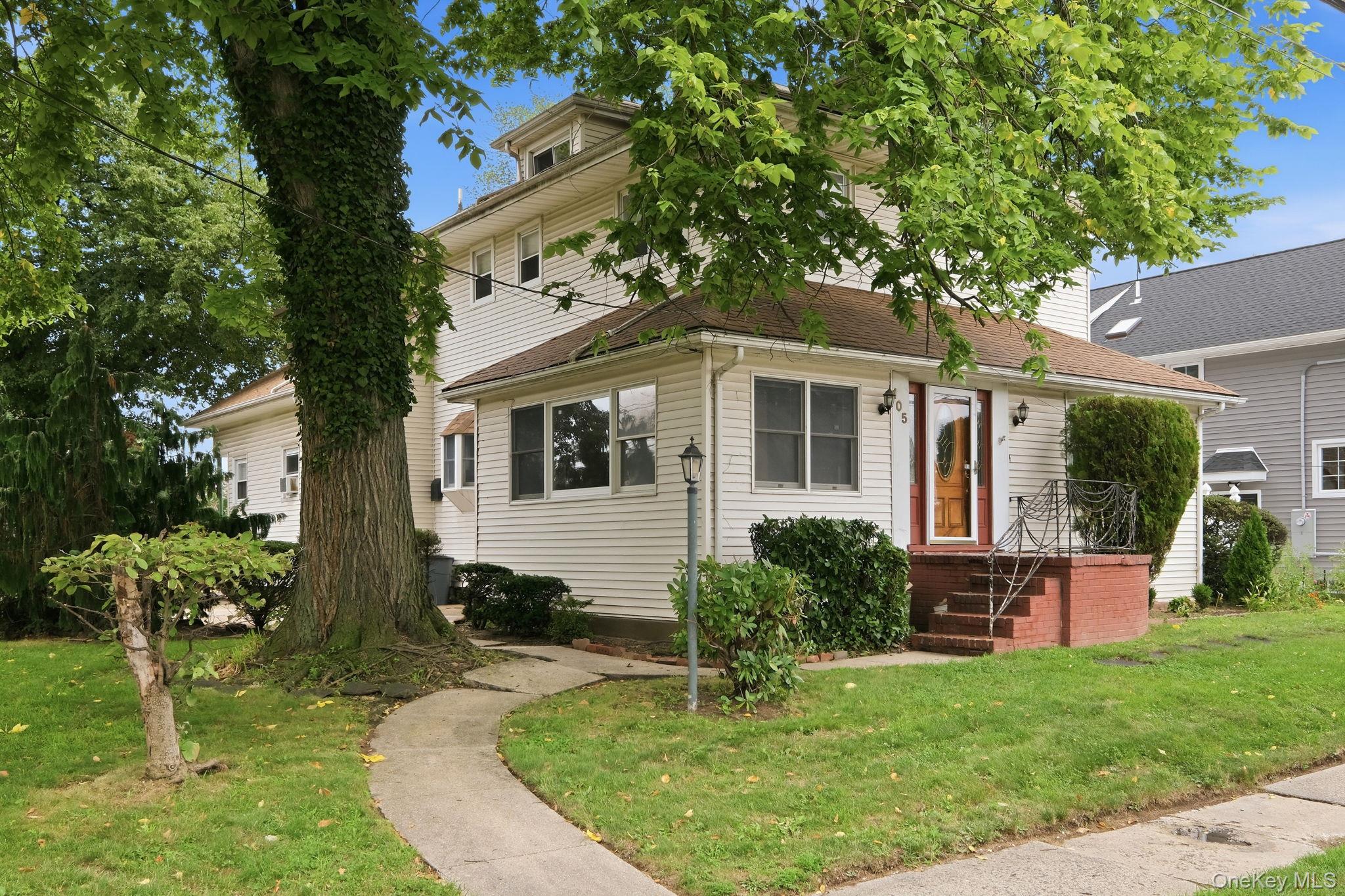 105 N Corona Avenue Property Photo 1