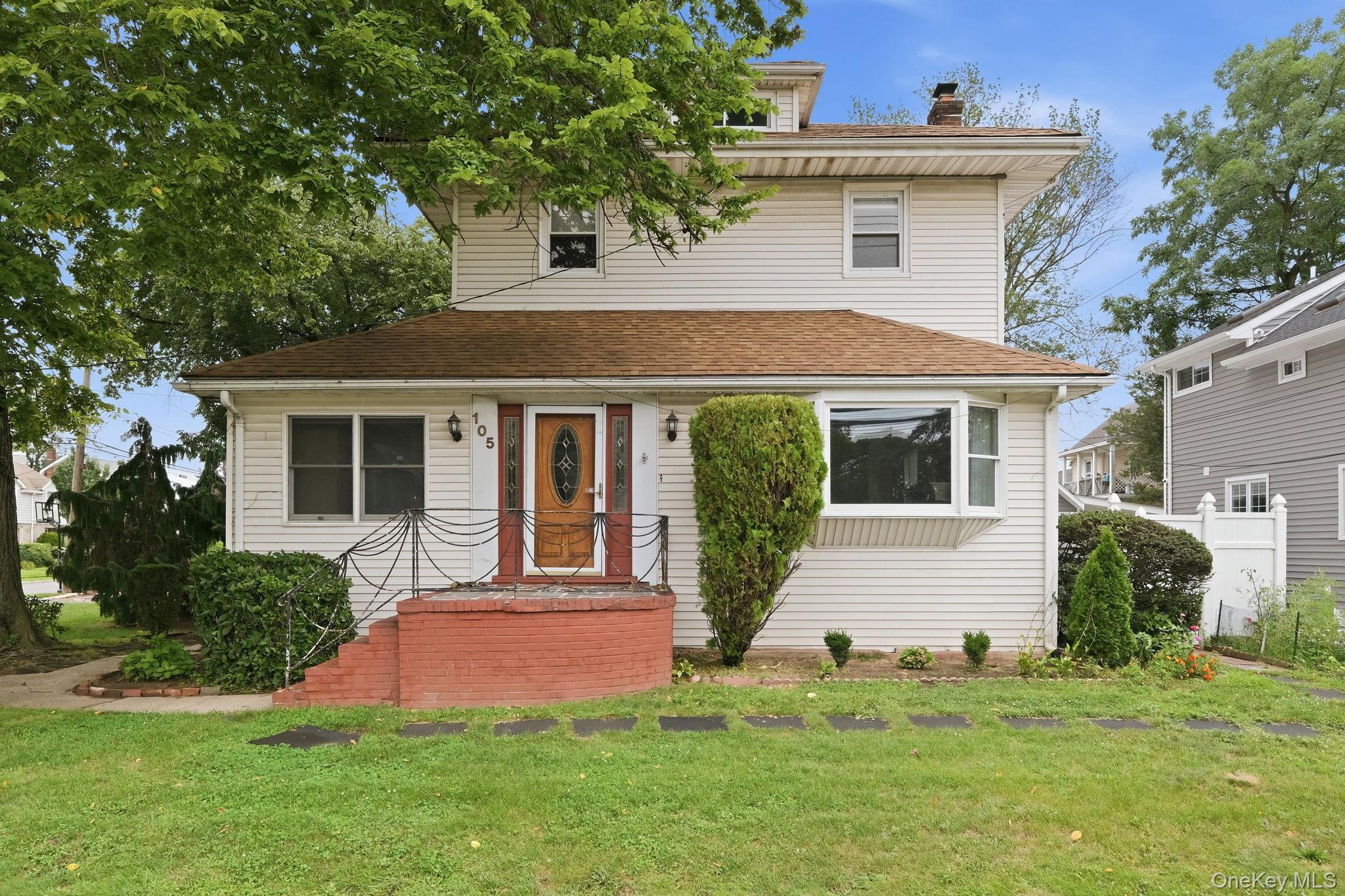 105 N Corona Avenue Property Photo 2