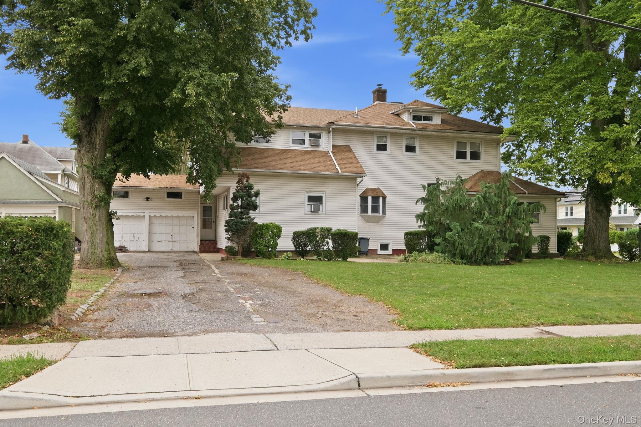 105 N Corona Avenue Property Photo 4