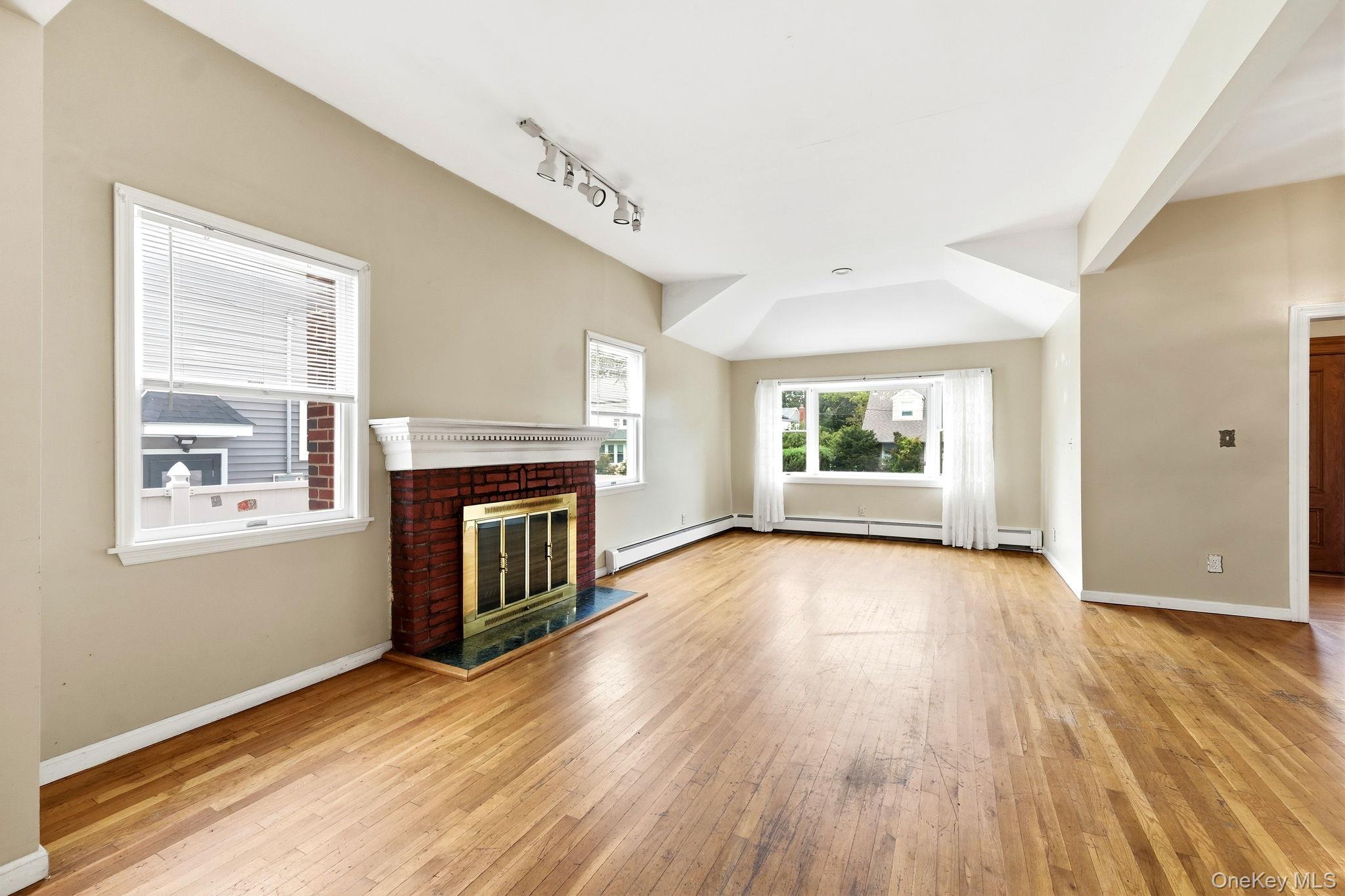 105 N Corona Avenue Property Photo 12