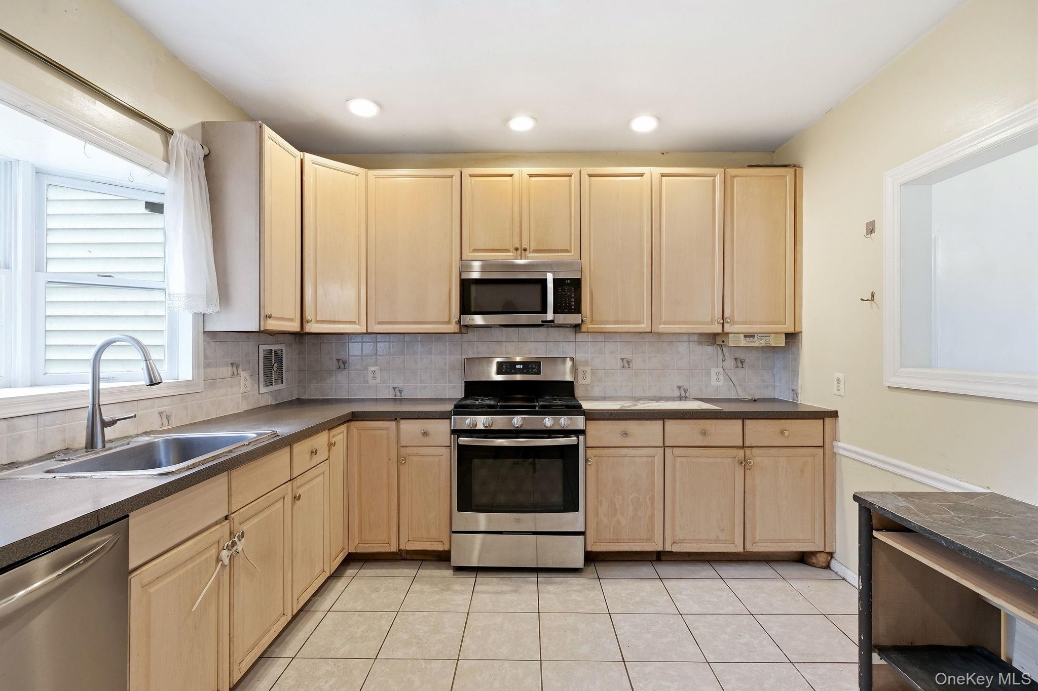 105 N Corona Avenue Property Photo 18