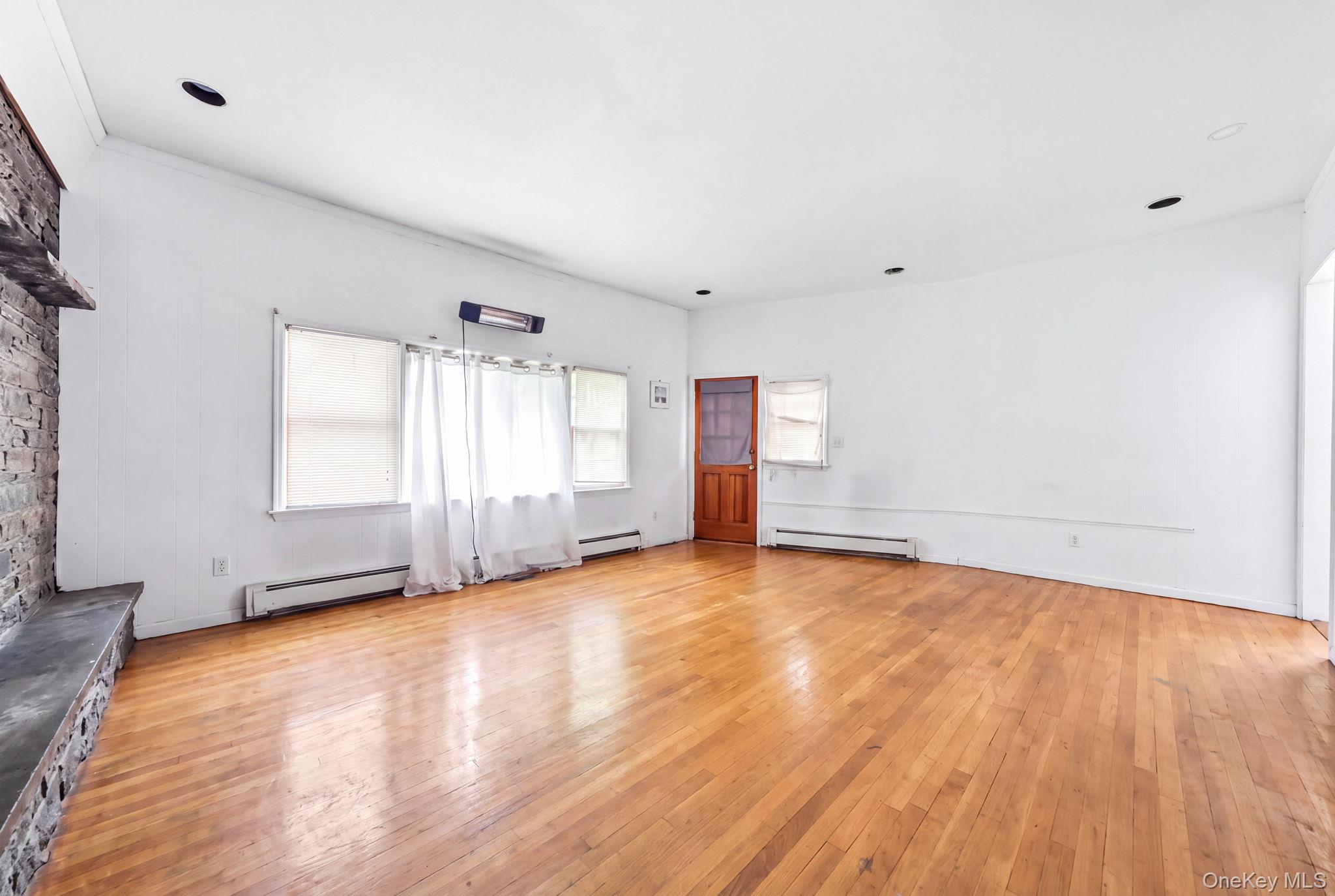105 N Corona Avenue Property Photo 23