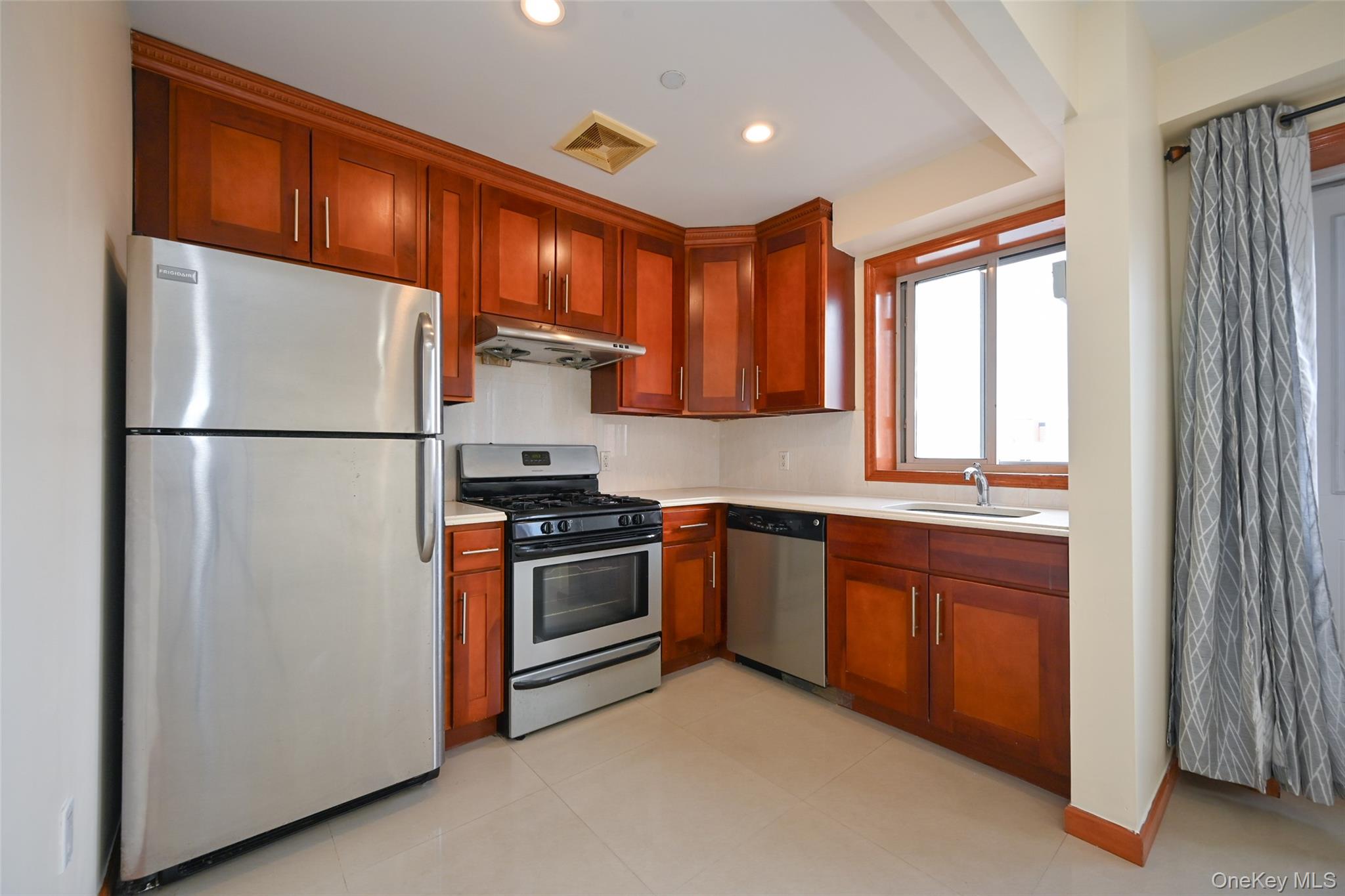 64-63 Austin Street #6c Property Photo 4