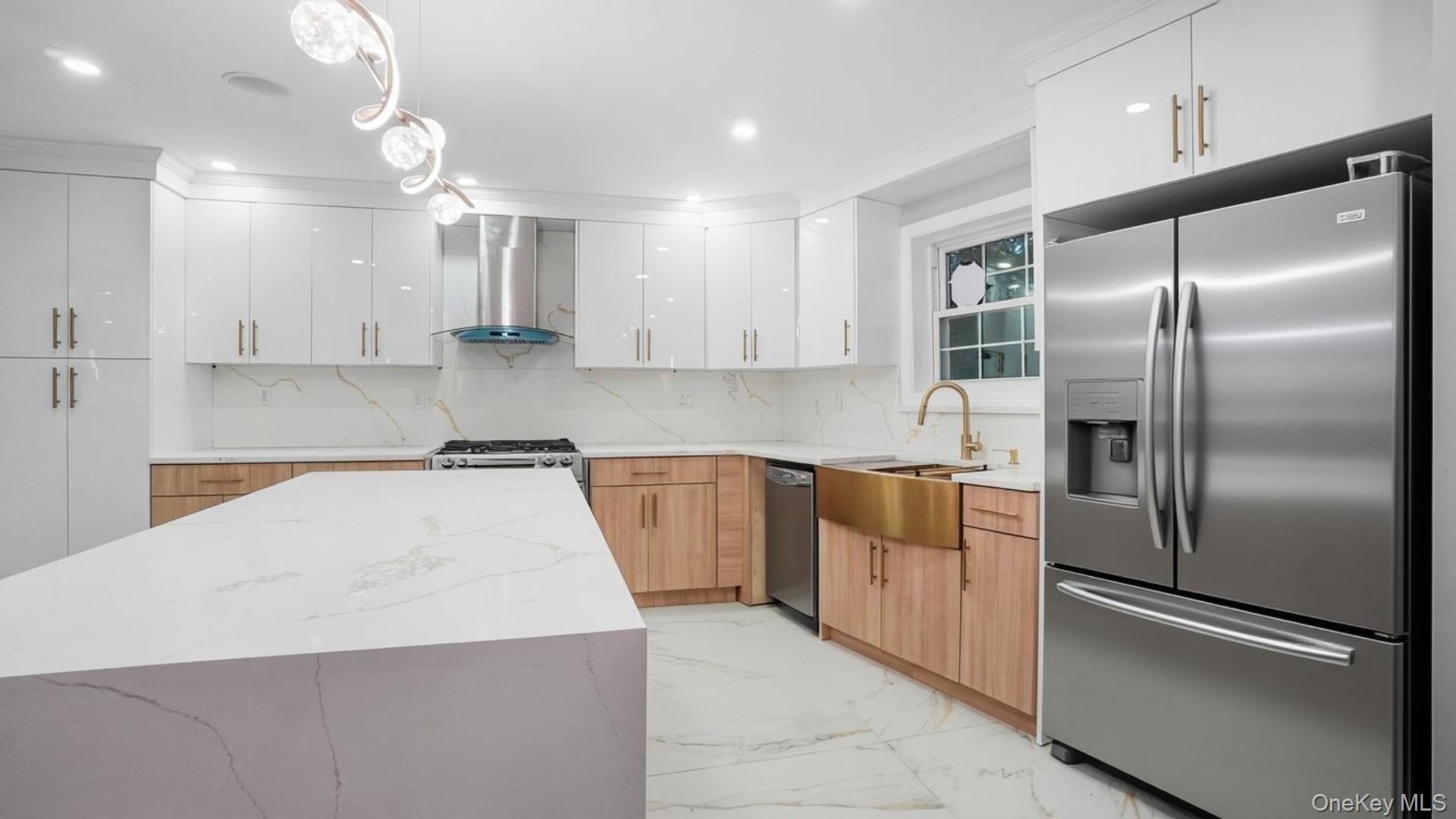 918 Throgs Neck Expwy Property Photo 3