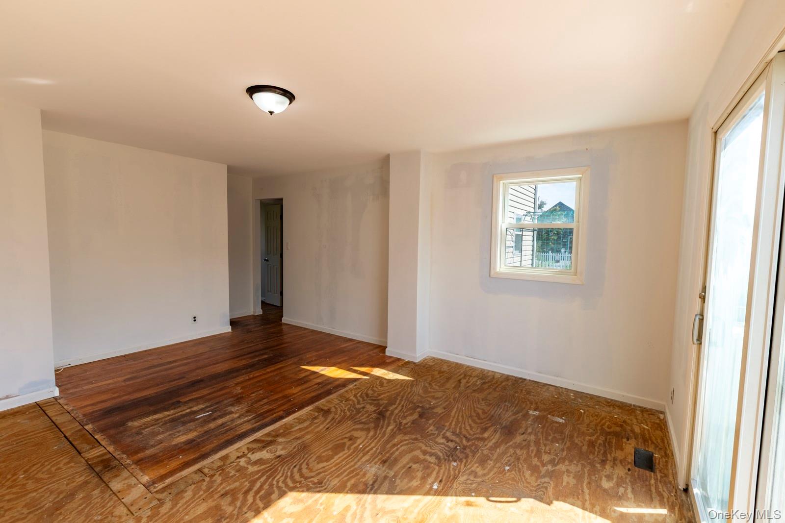 305 S Strong Avenue Property Photo 17