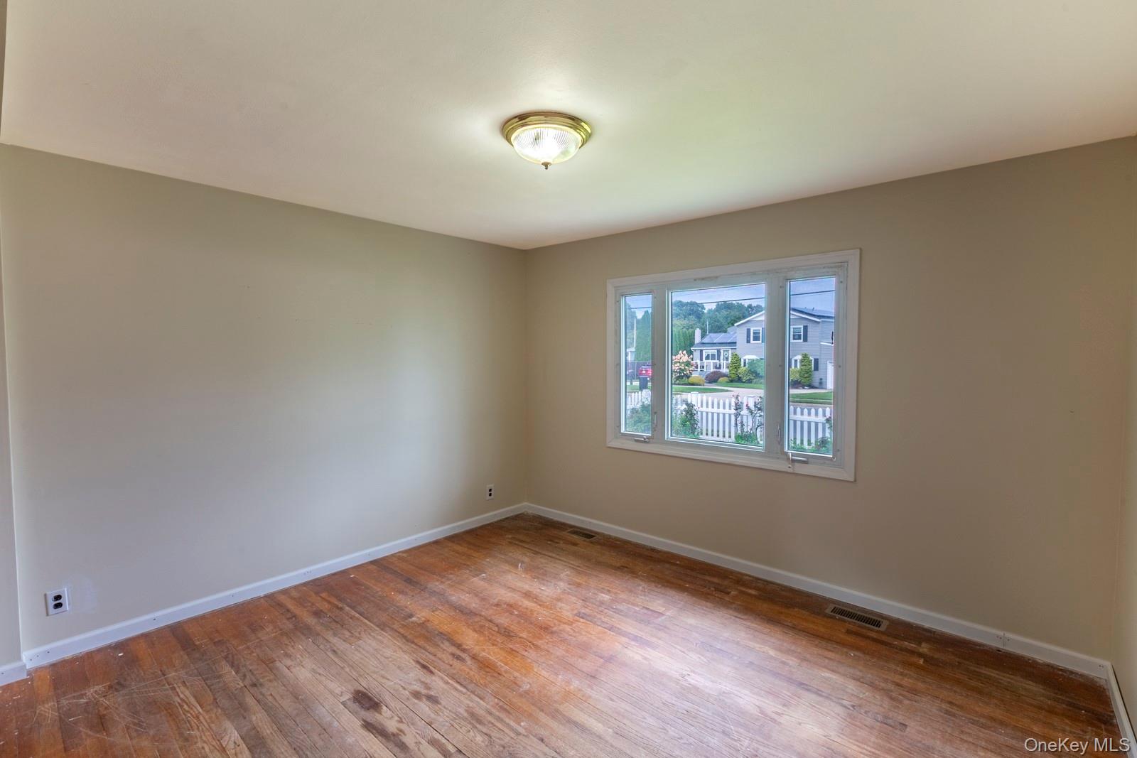 305 S Strong Avenue Property Photo 18