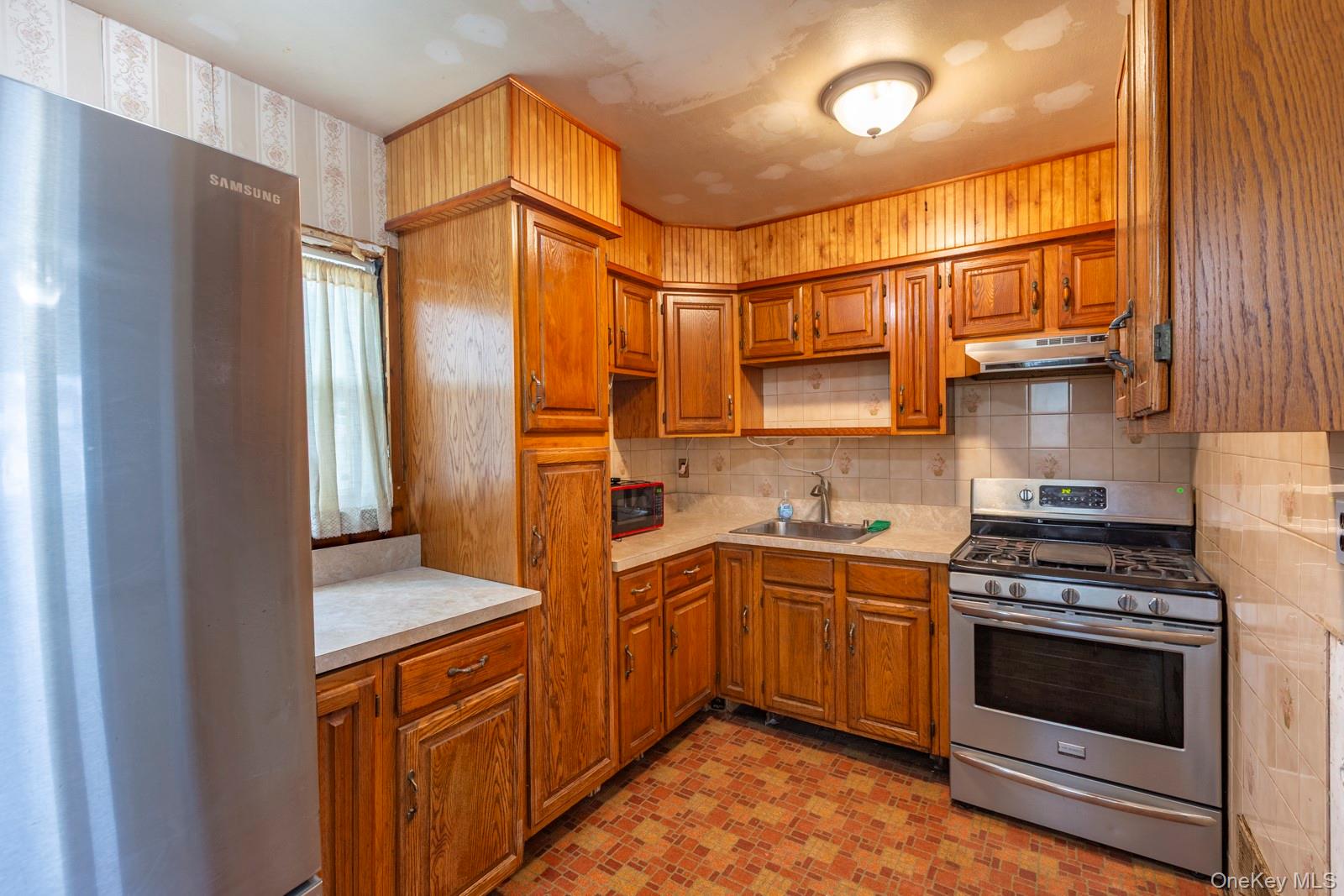305 S Strong Avenue Property Photo 19