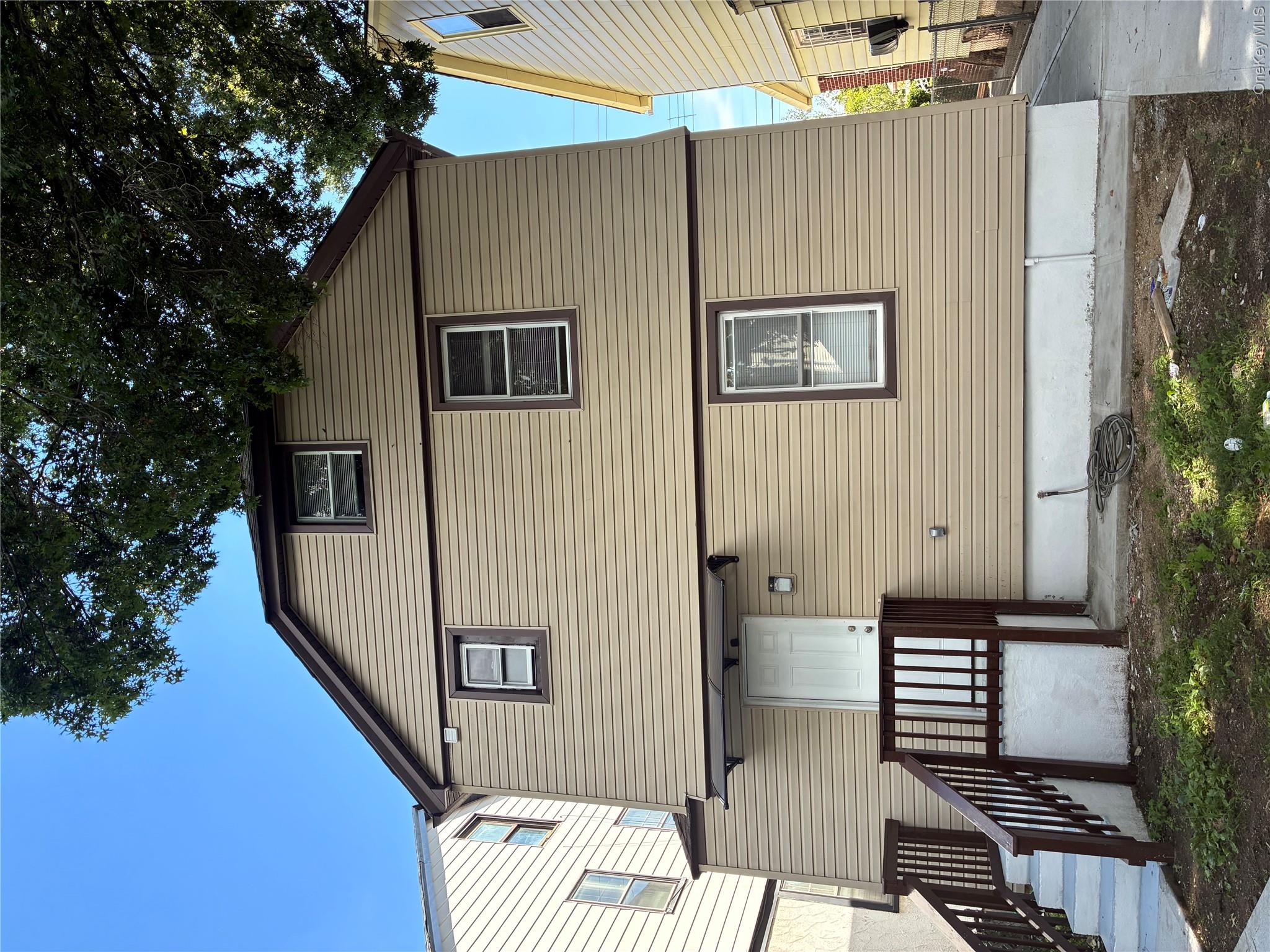 205-15 111th Ave Property Photo 2