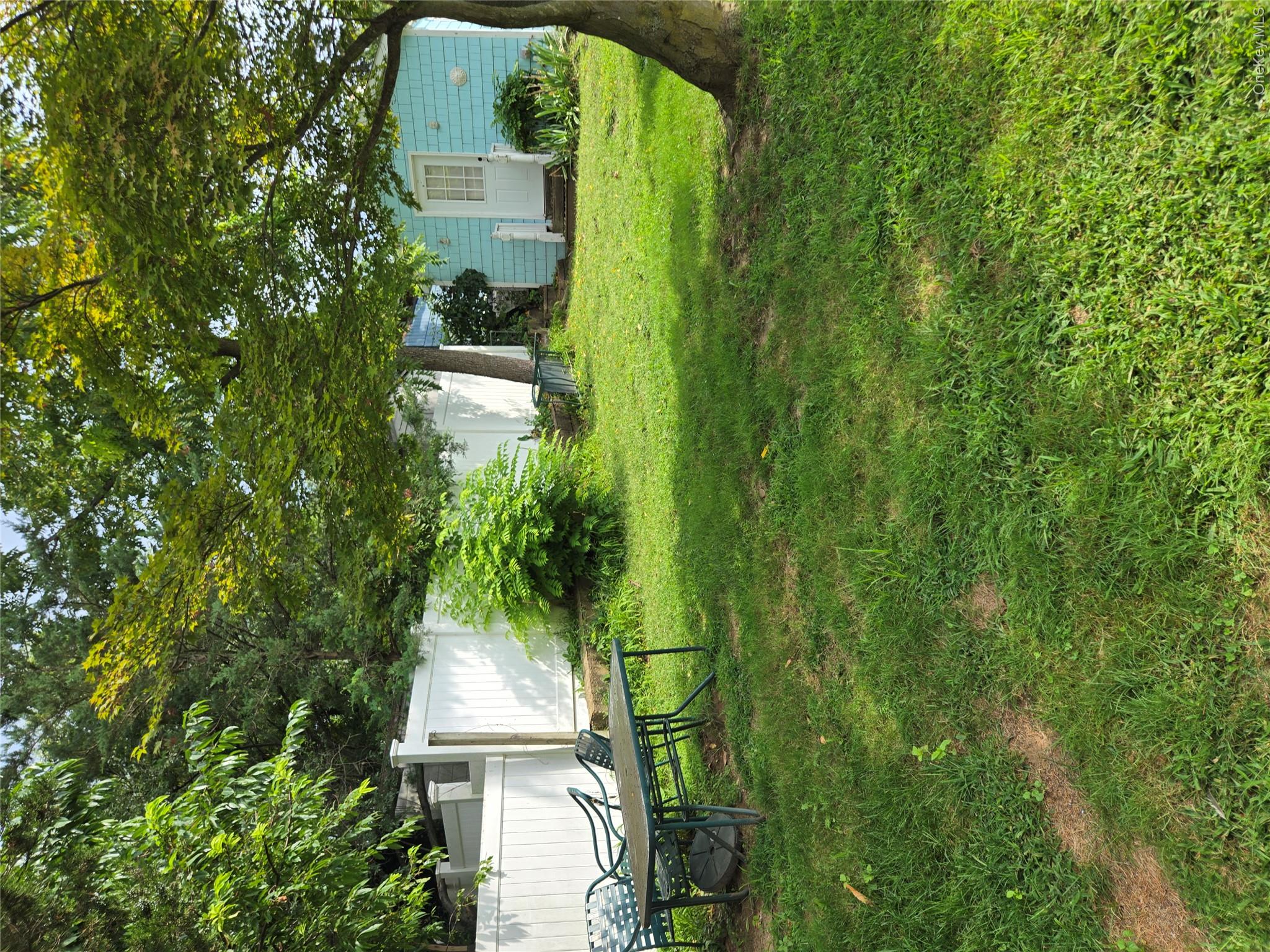 6 Cross Road Property Photo 8
