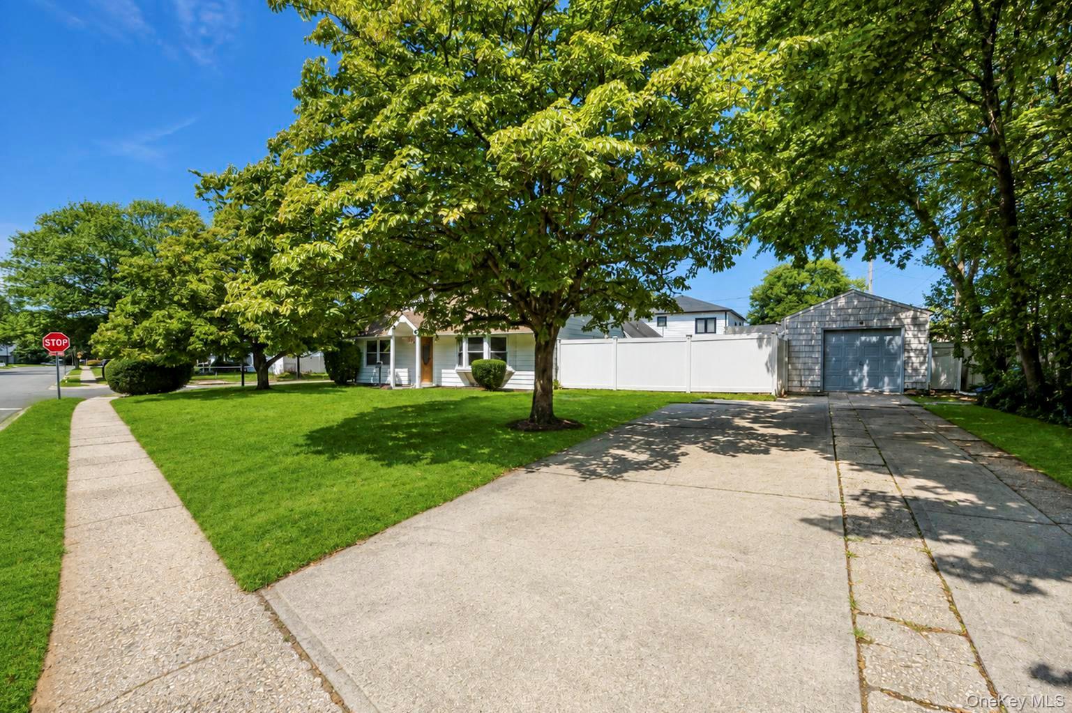3173 Roxbury Lane Property Photo 4