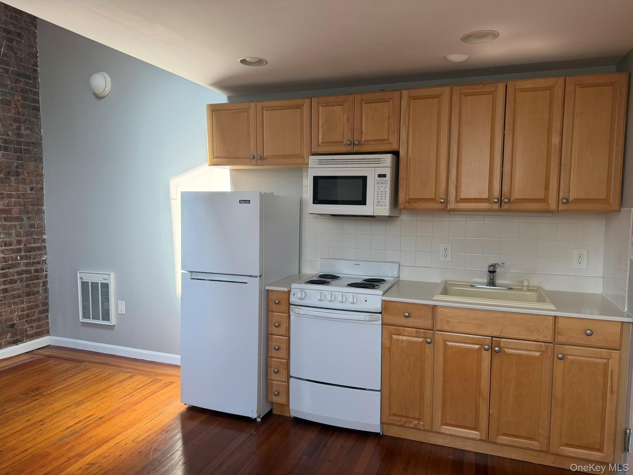 94 4th Ave 314 Property Photo 13