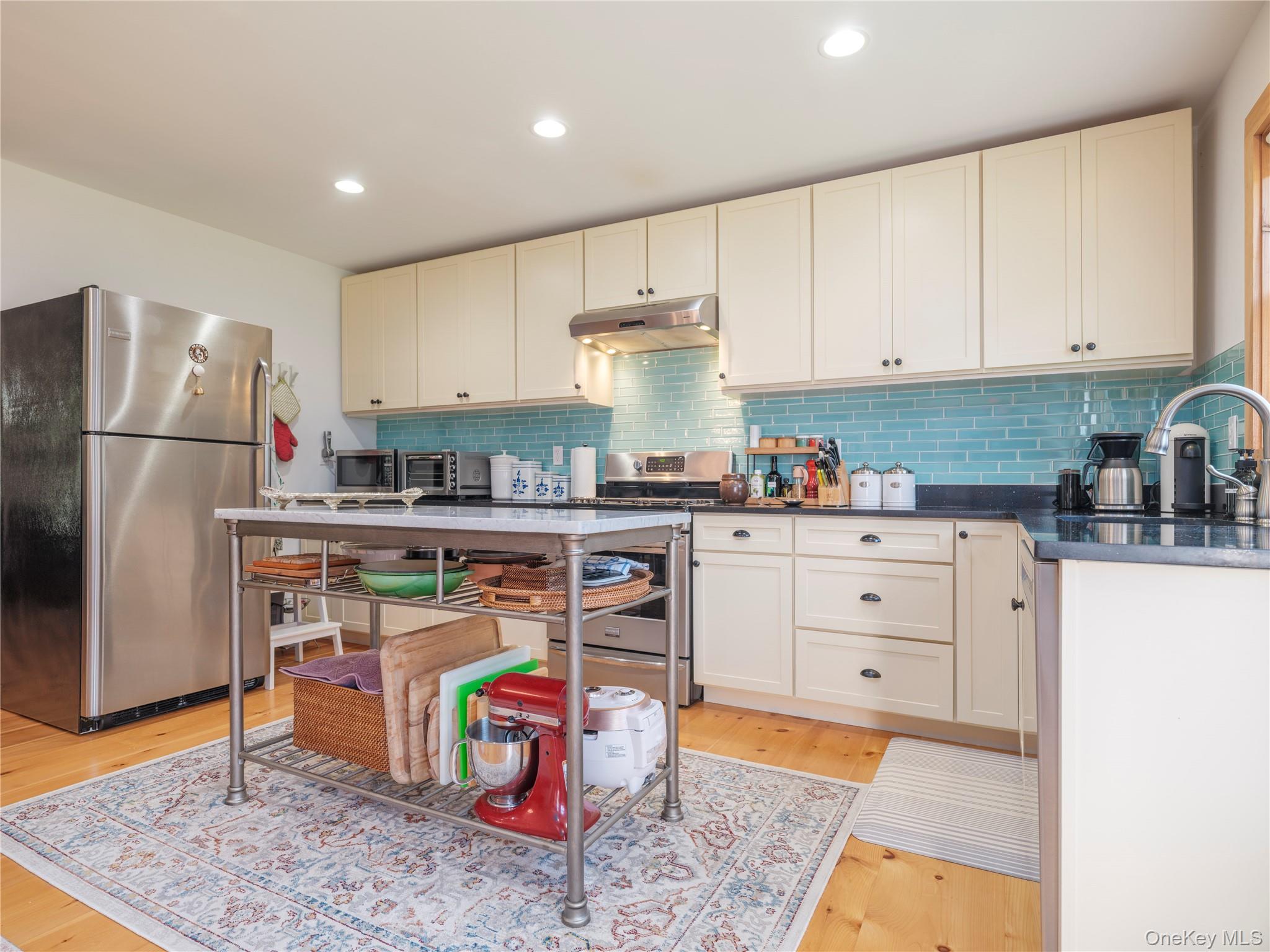 435 Sound Road Property Photo 7