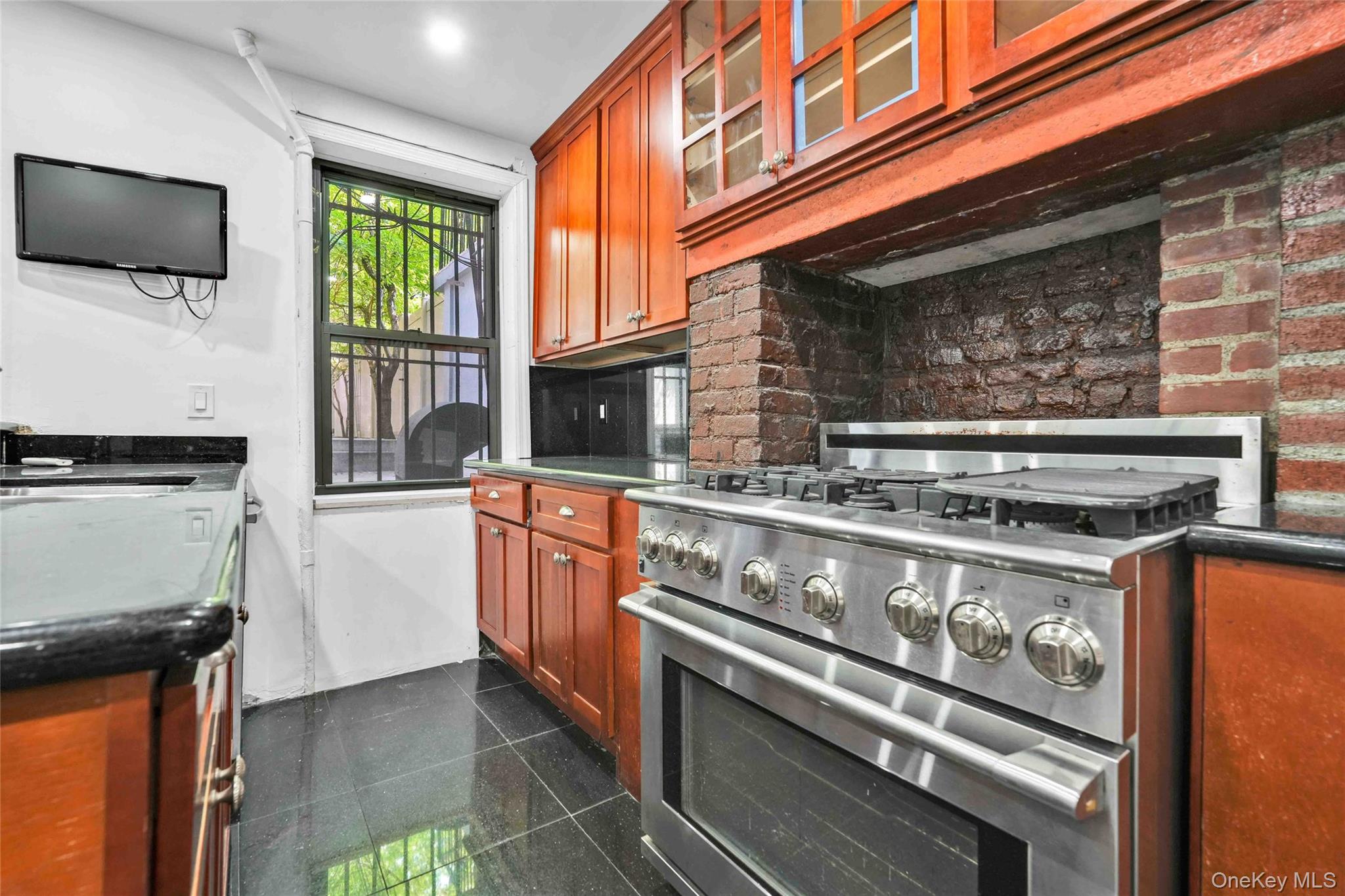 195 Greene Avenue Property Photo 10