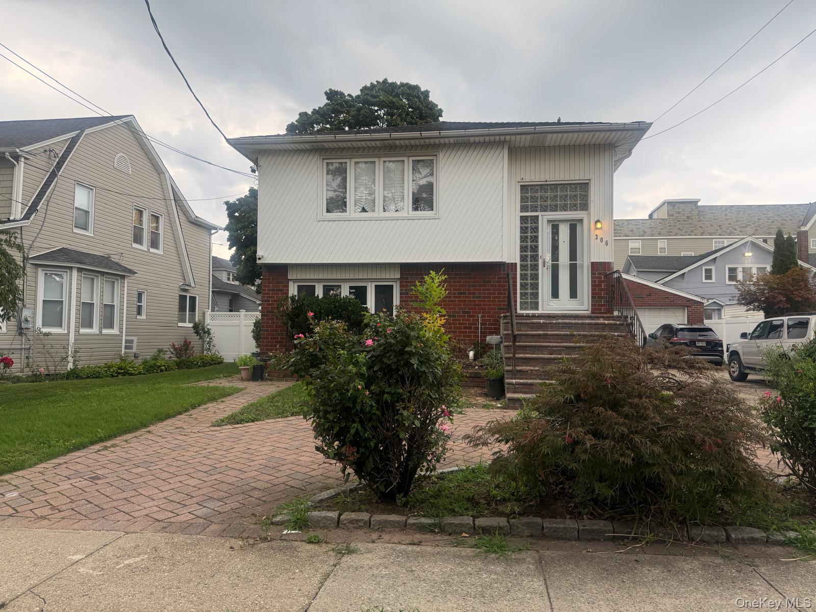 306 Hamilton Avenue 2nd Floor Property Photo 2