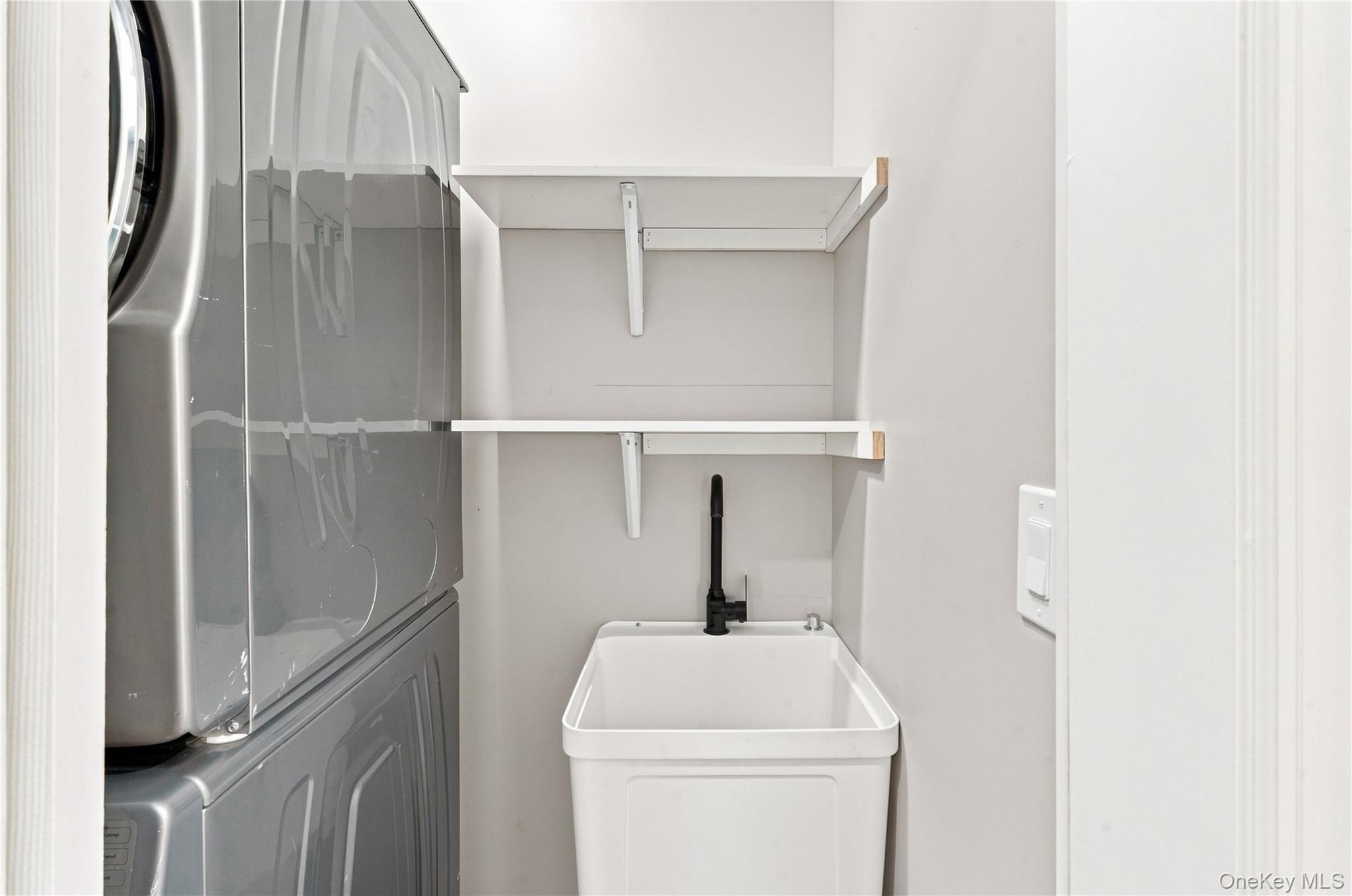 16 West Drive Property Photo 24