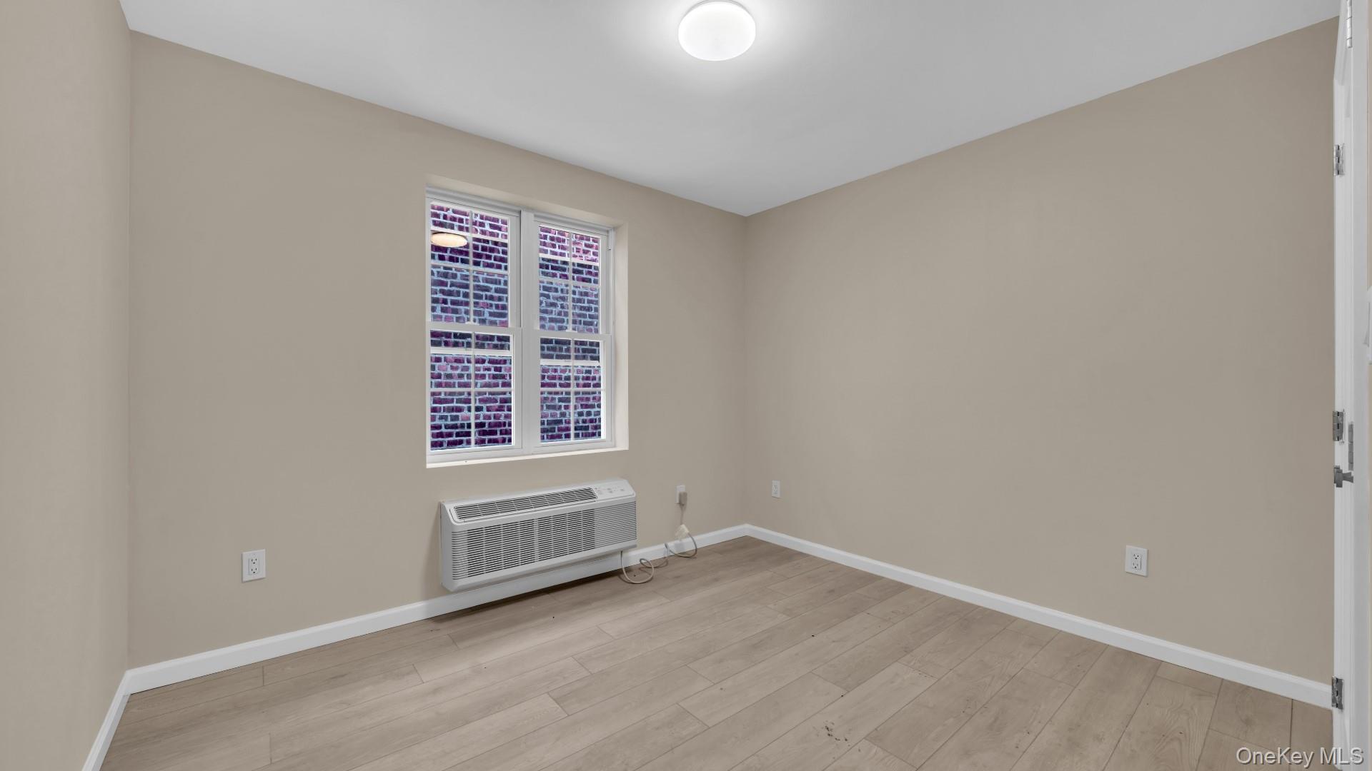 957 E 229th Street Property Photo 14