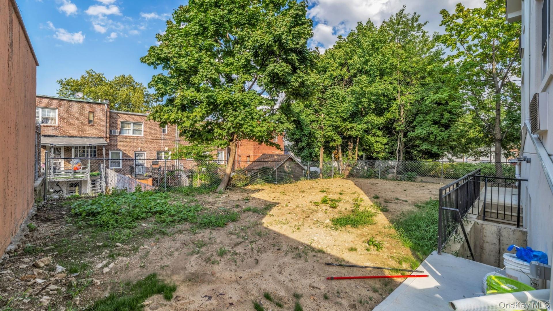 957 E 229th Street Property Photo 40