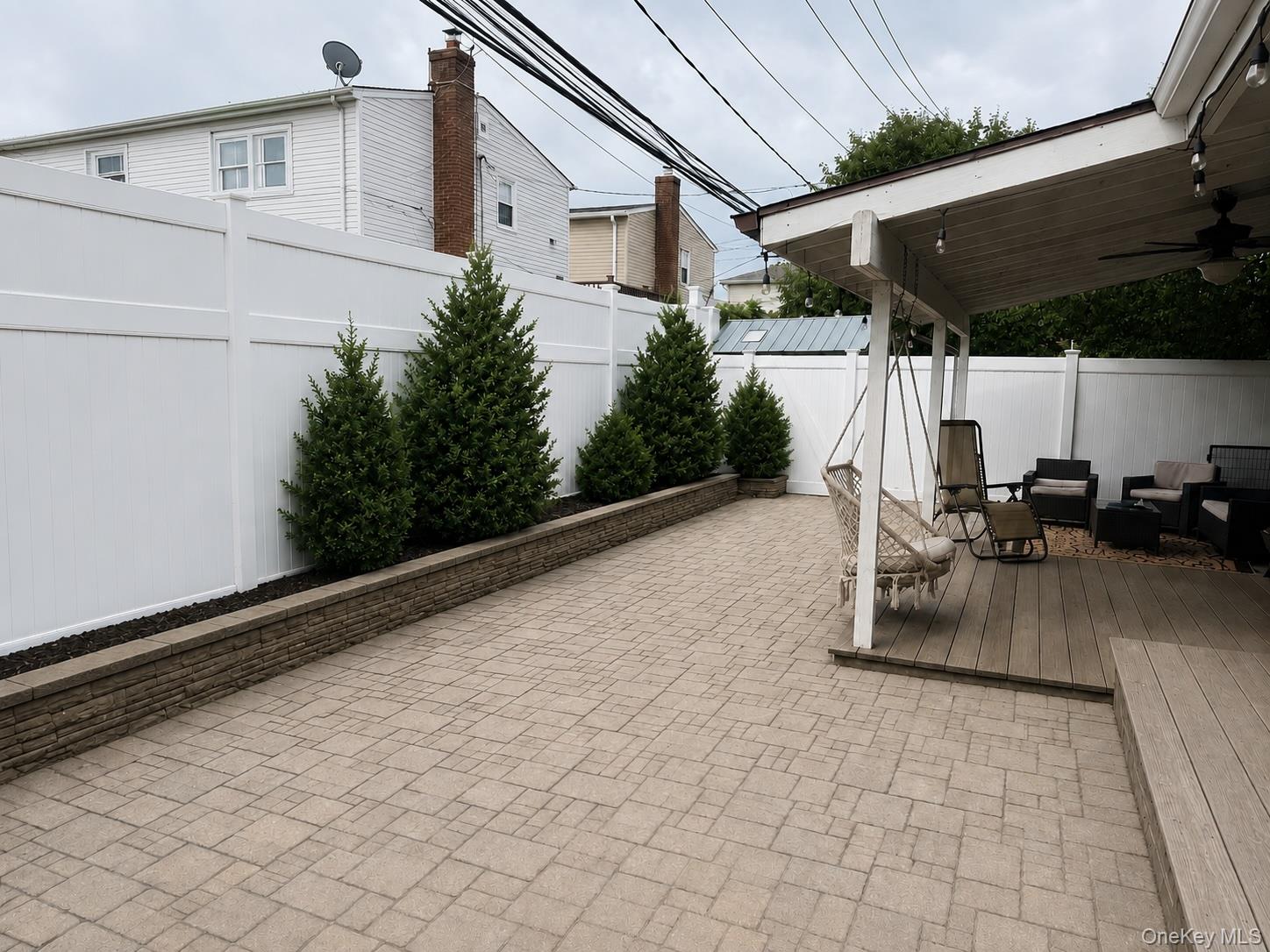 458 W Chester Street Lower Property Photo 10