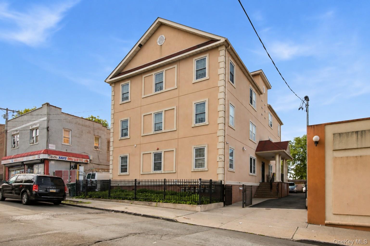 14 E Sandford Boulevard Property Photo 1