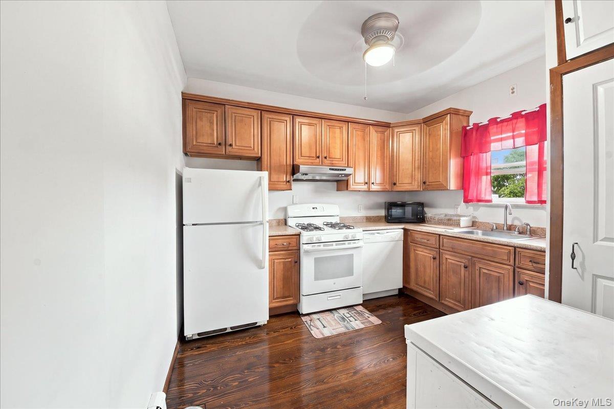 786 Mile Square Road Property Photo 4