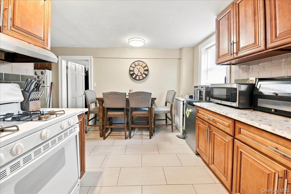 786 Mile Square Road Property Photo 18