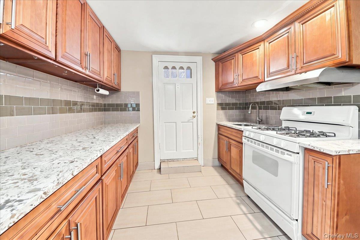 786 Mile Square Road Property Photo 20