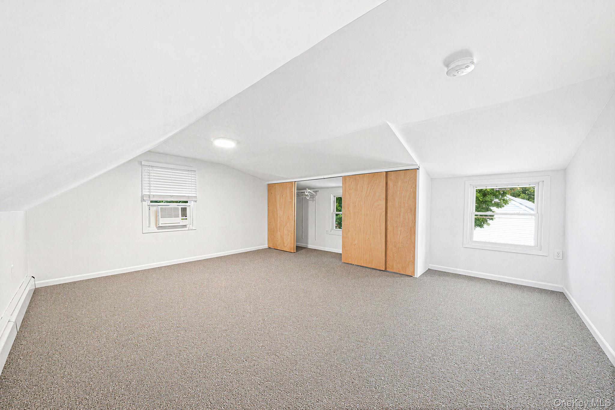 568 N Wellwood Avenue Property Photo 14