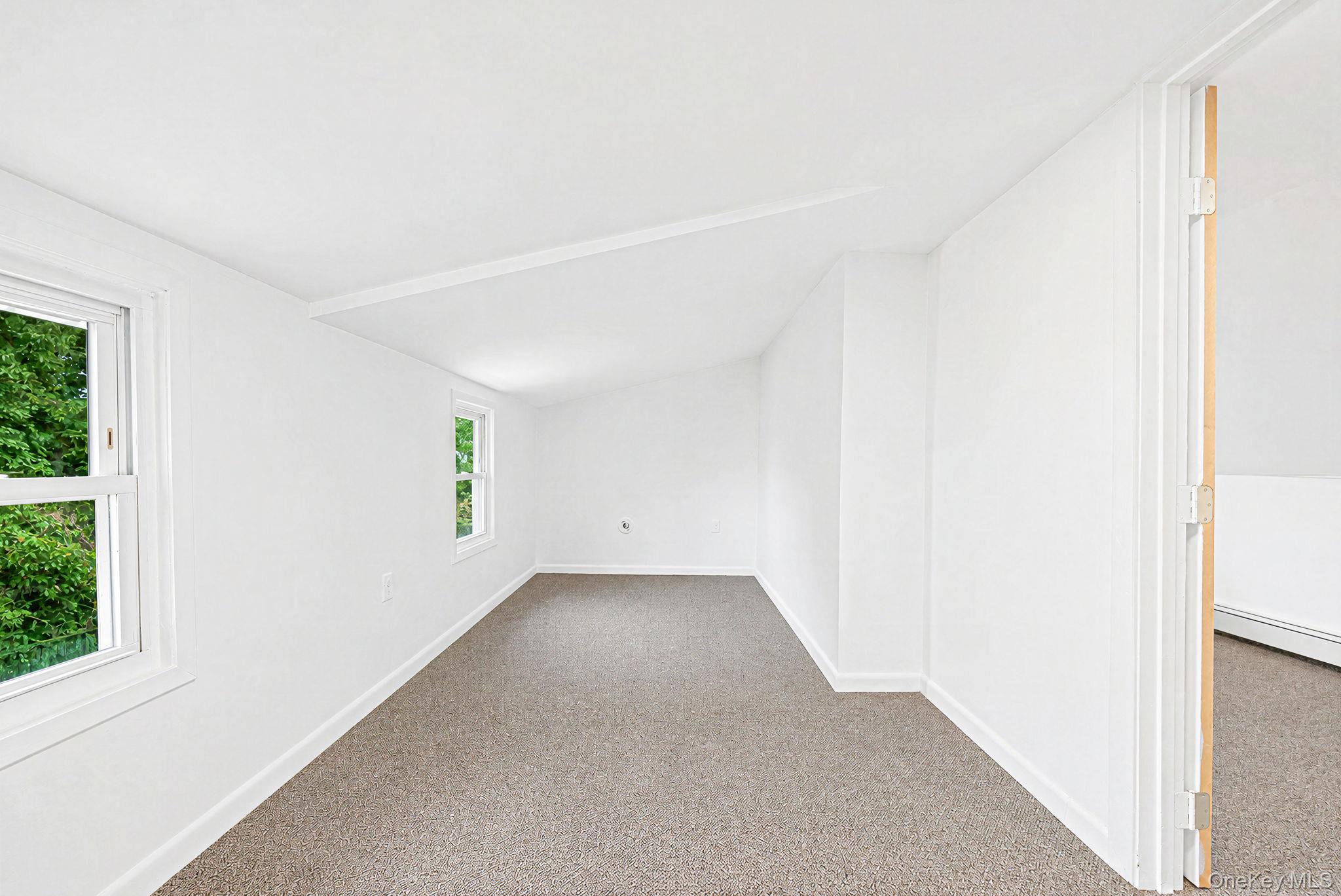 568 N Wellwood Avenue Property Photo 16