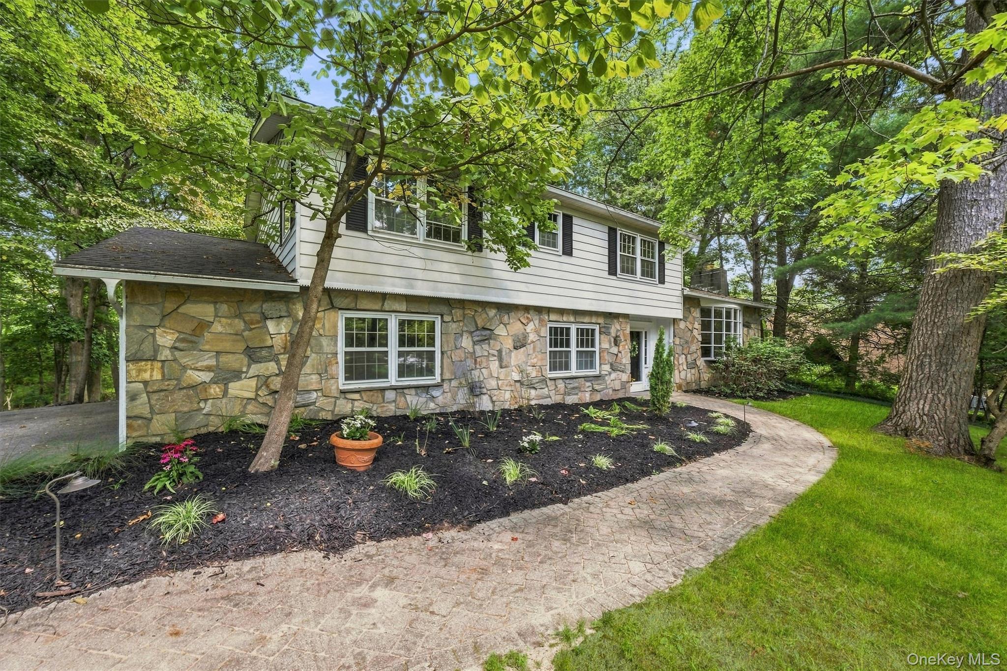 75 Pleasant Ridge Drive Property Photo 3