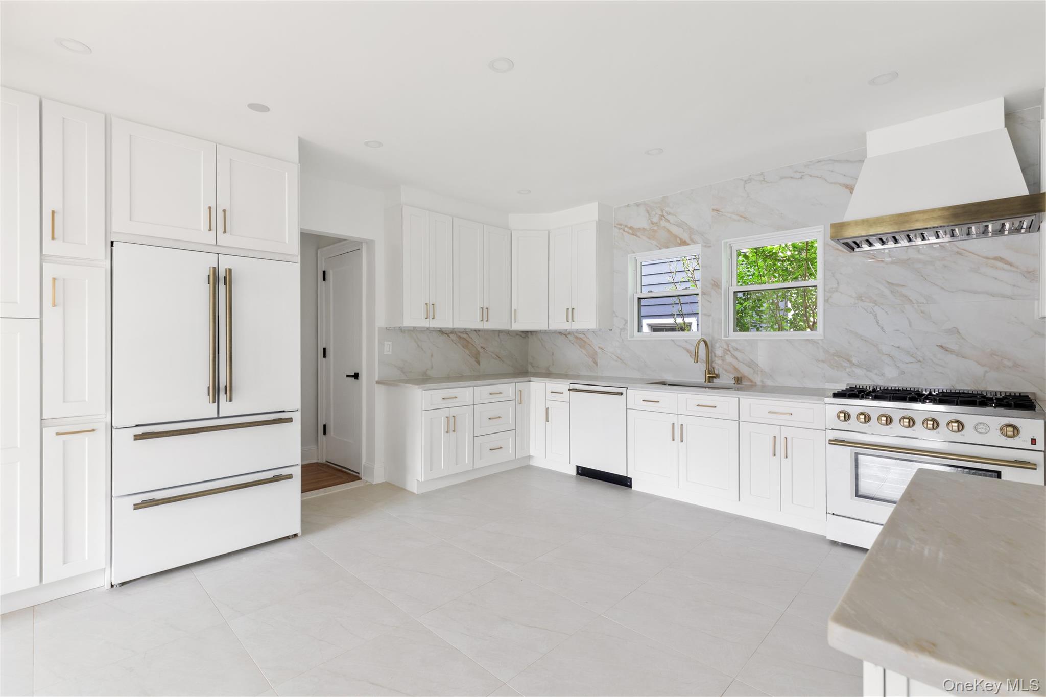 220 Pomander Road Property Photo 4