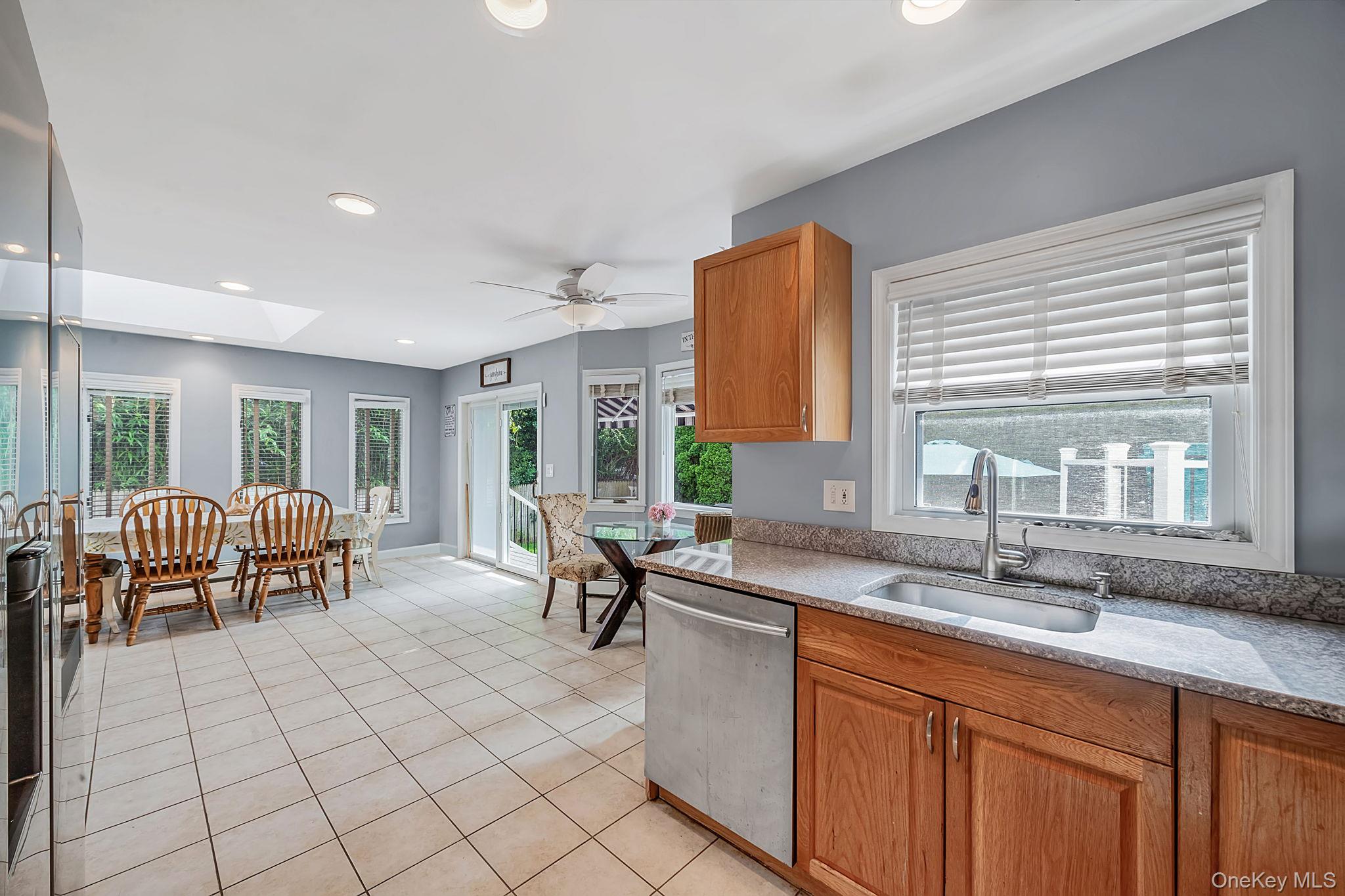 86 Creighton Avenue Property Photo 8