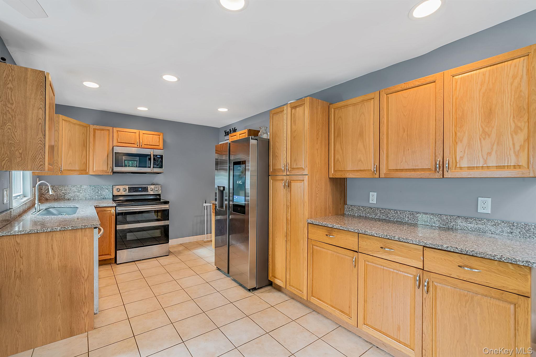 86 Creighton Avenue Property Photo 10