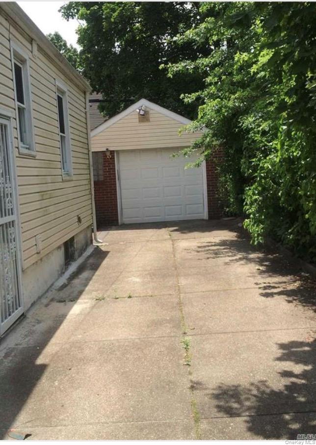 7630 266th Street Property Photo 3