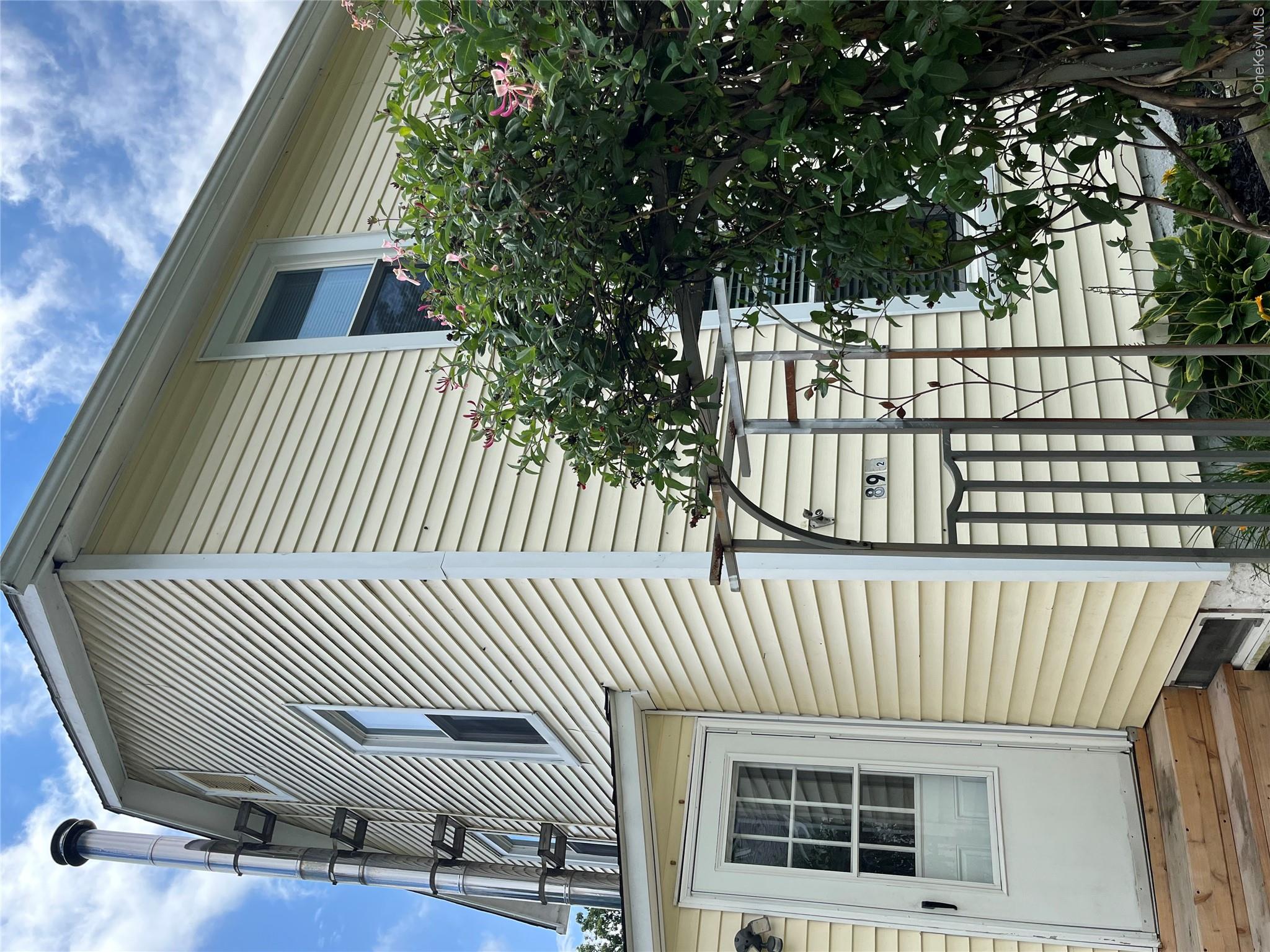 89 N Montgomery Street Property Photo 4