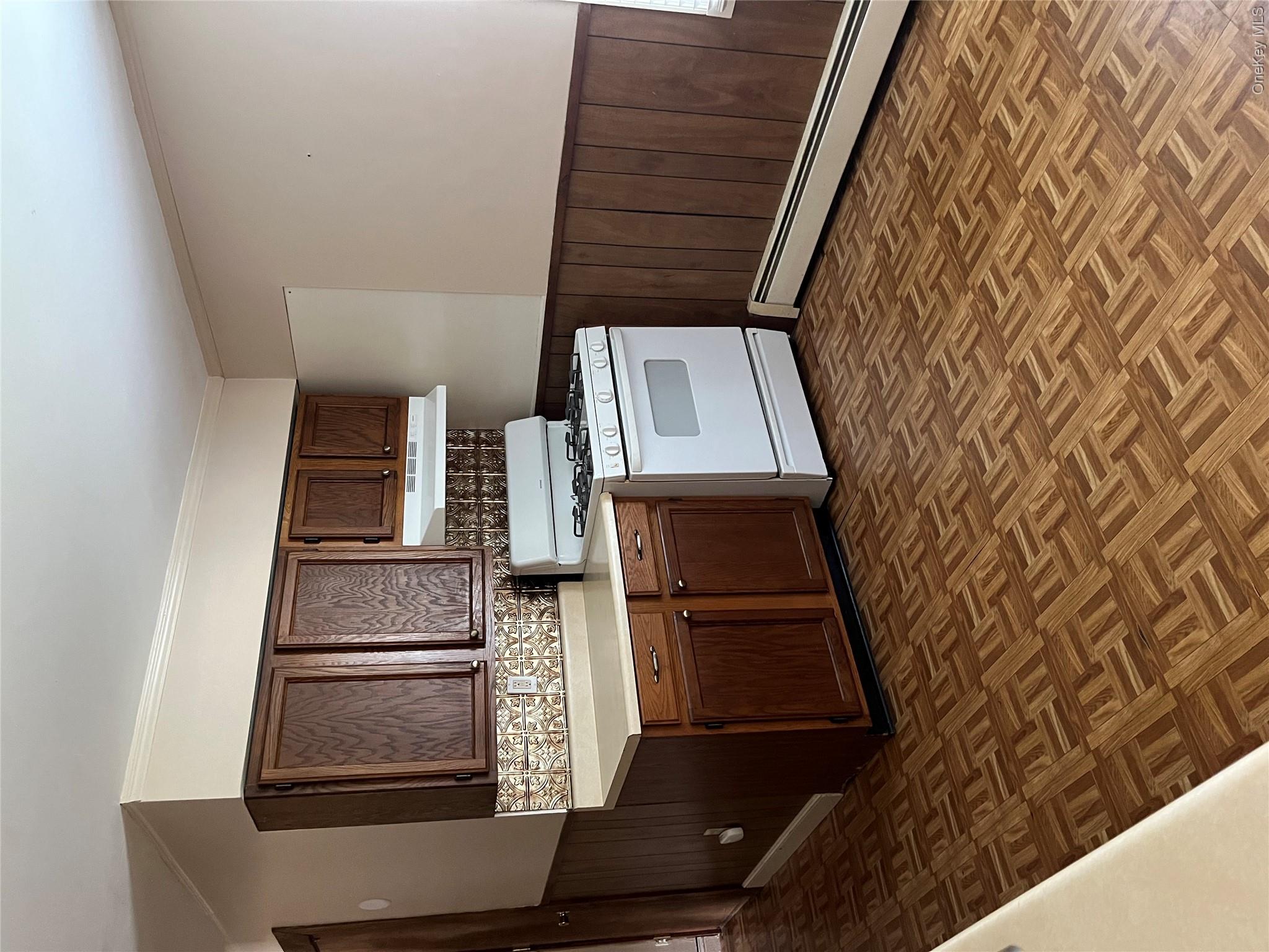 89 N Montgomery Street Property Photo 6