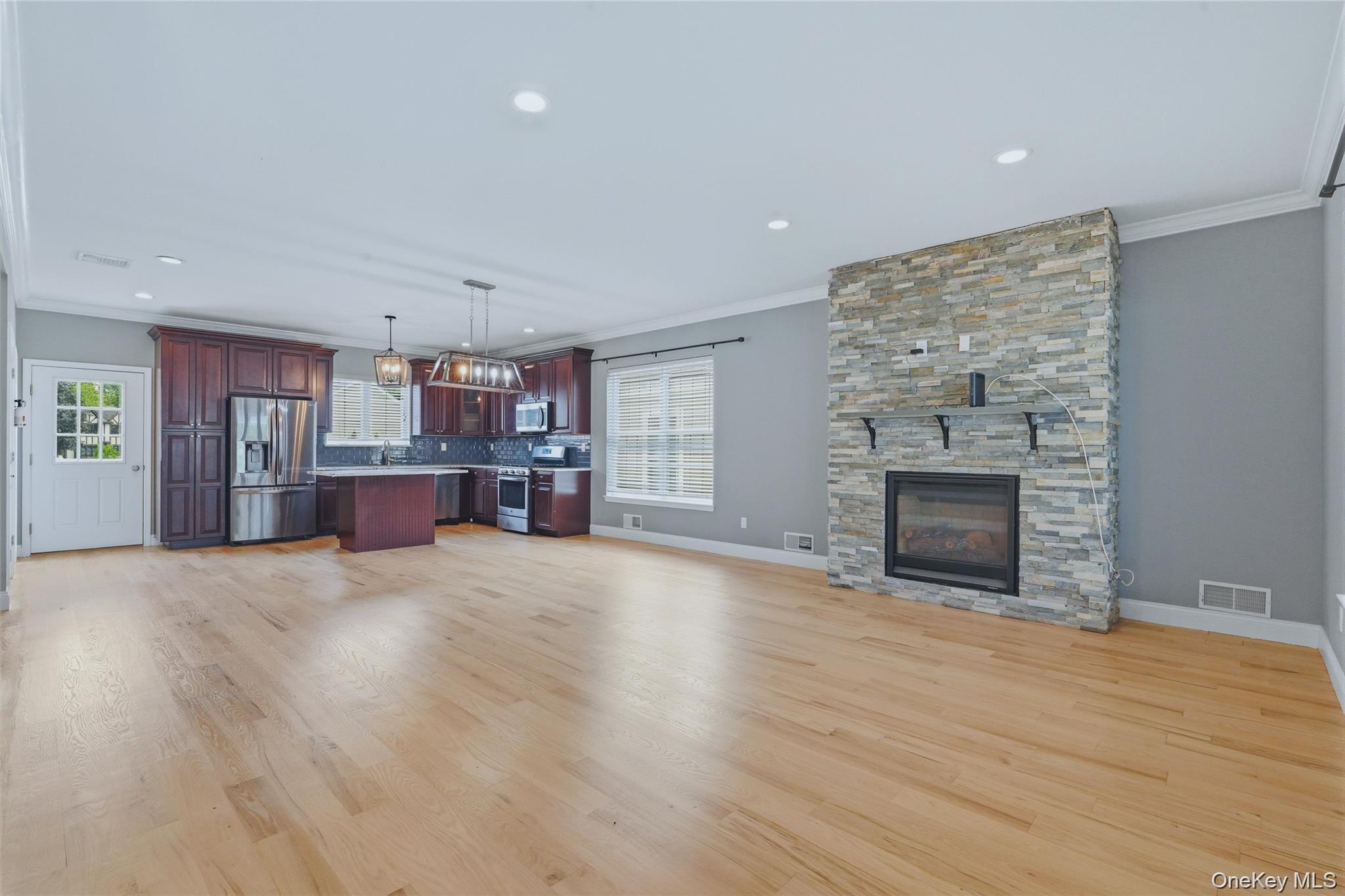 9 Emerson Terrace Property Photo 4